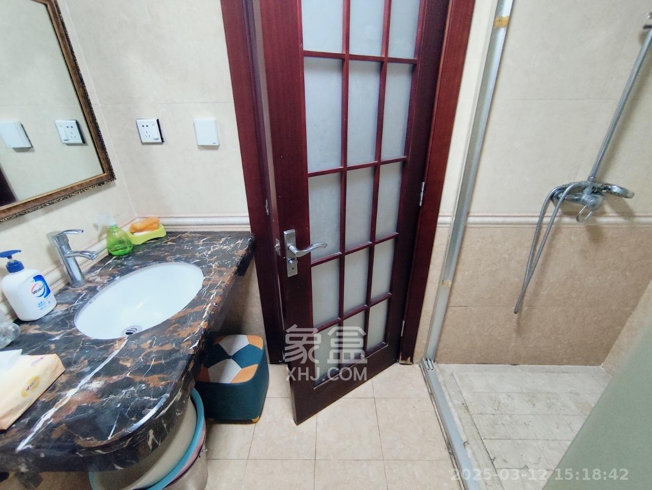 旭辉华庭 3室2厅2卫 2400.0元/月 旭辉华庭 3室2厅2卫 2400.0元/月室内图