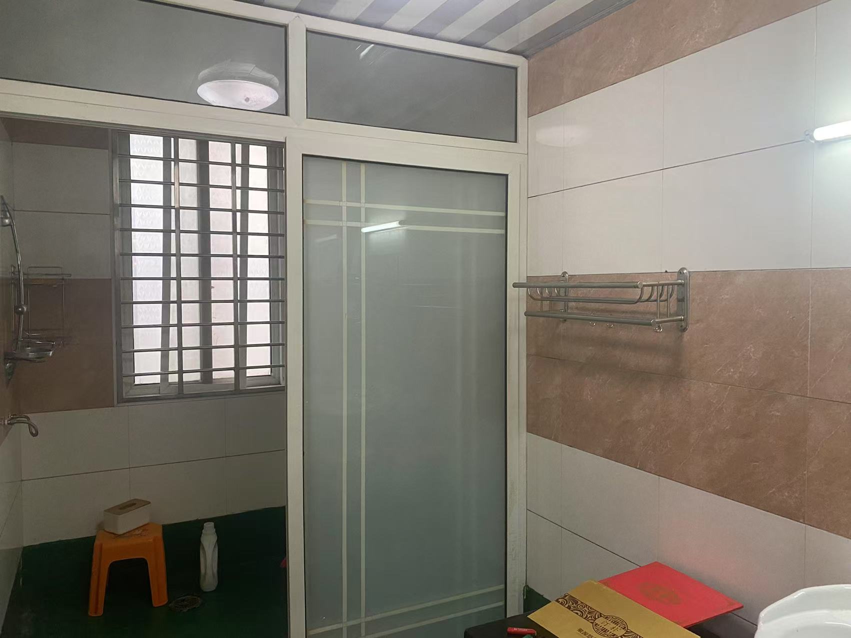 精锐华府(精锐华庭) 3室2厅2卫 1800.0元/月 精锐华府(精锐华庭) 3室2厅2卫 1800.0元/月室内图