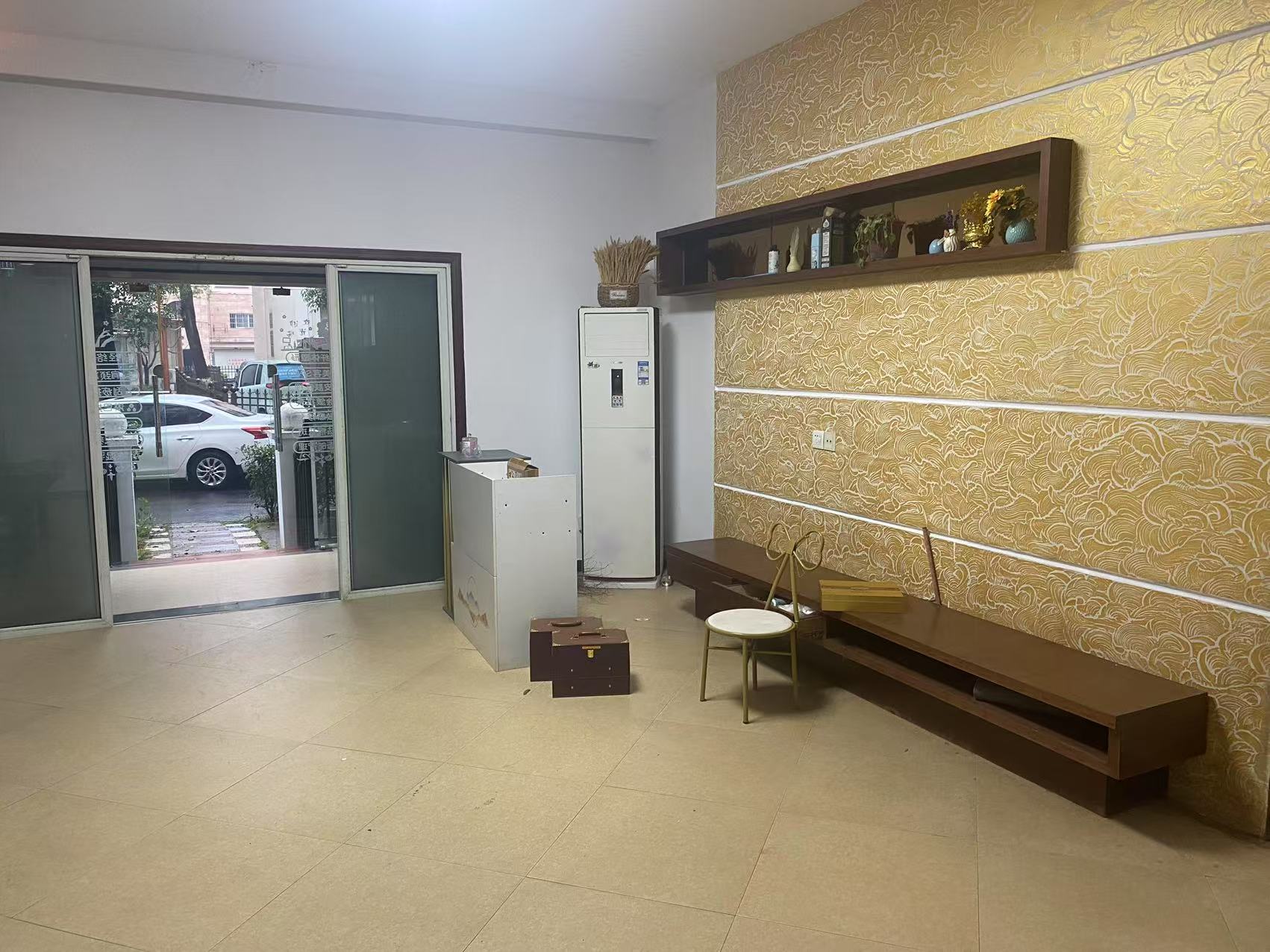 精锐华府(精锐华庭) 3室2厅2卫 1800.0元/月 精锐华府(精锐华庭) 3室2厅2卫 1800.0元/月室内图