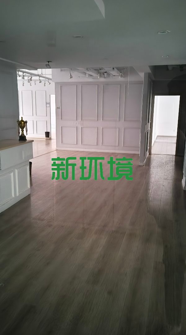 市中心散盘  4室1厅1卫    225.0万 市中心散盘  4室1厅1卫    225.0万客厅