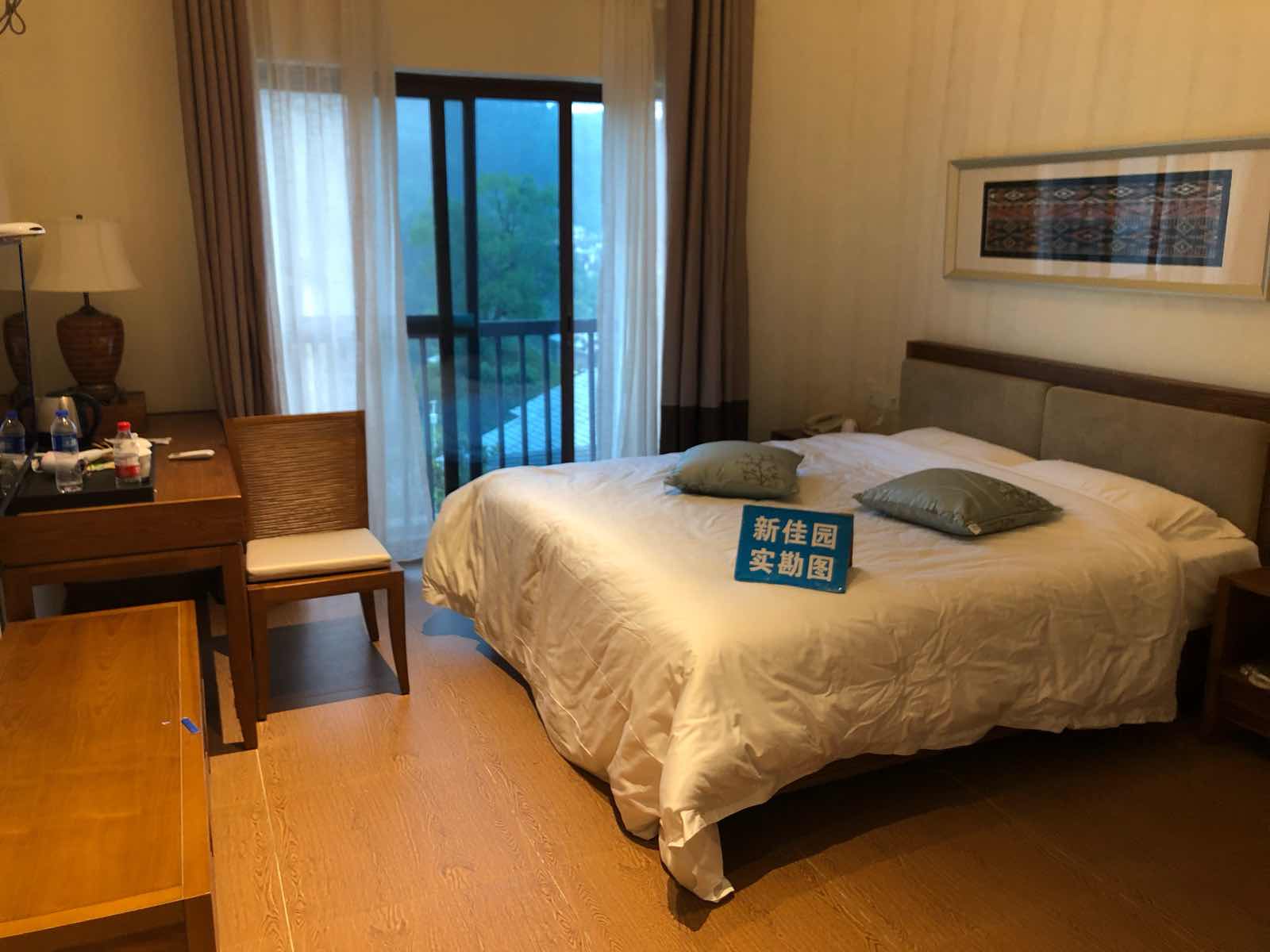 碧桂园  4室2厅4卫   230.00万客厅