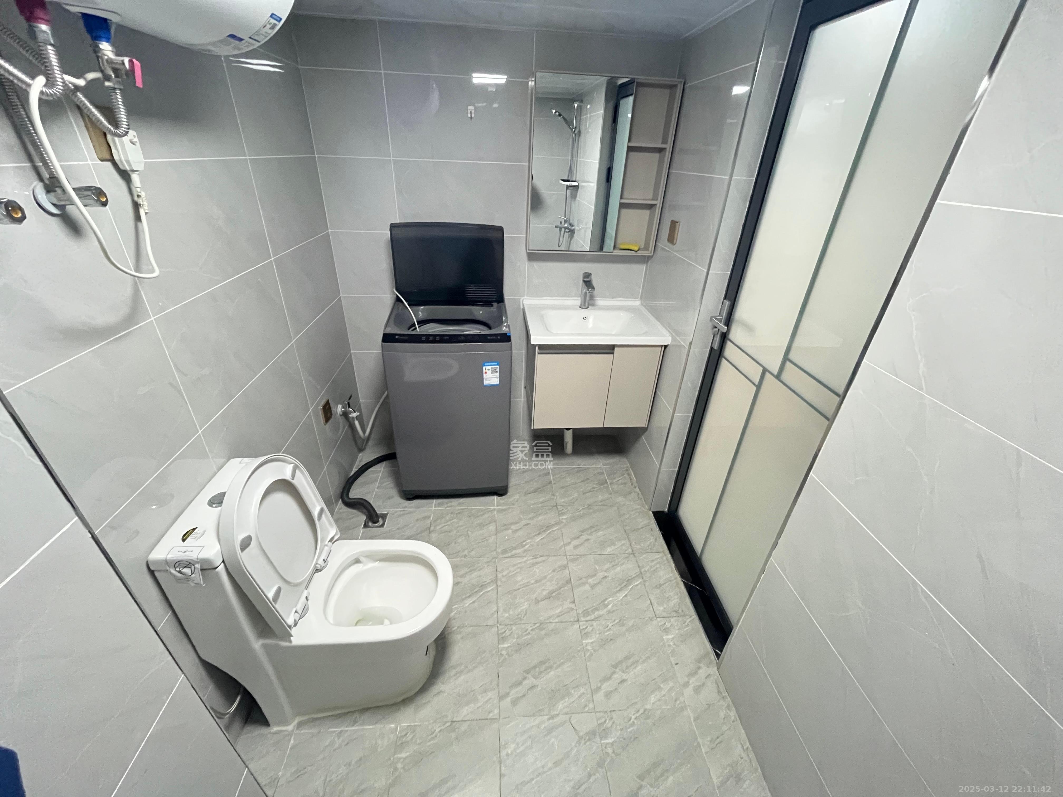 保利东郡 3室2厅2卫 4200.0元/月 保利东郡 3室2厅2卫 4200.0元/月室内图