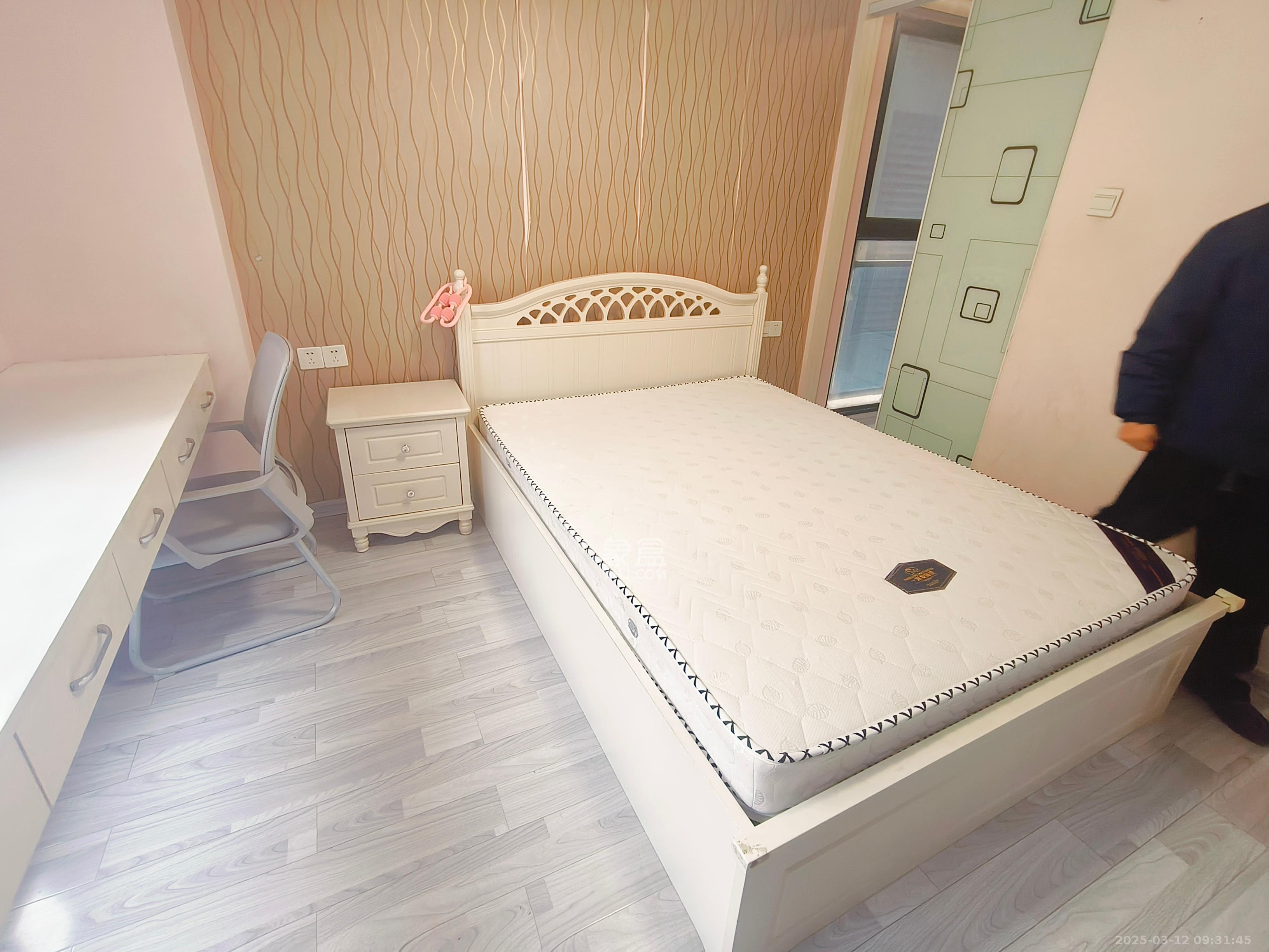 阿普阿布  1室1厅1卫   2100.00元/月室内图