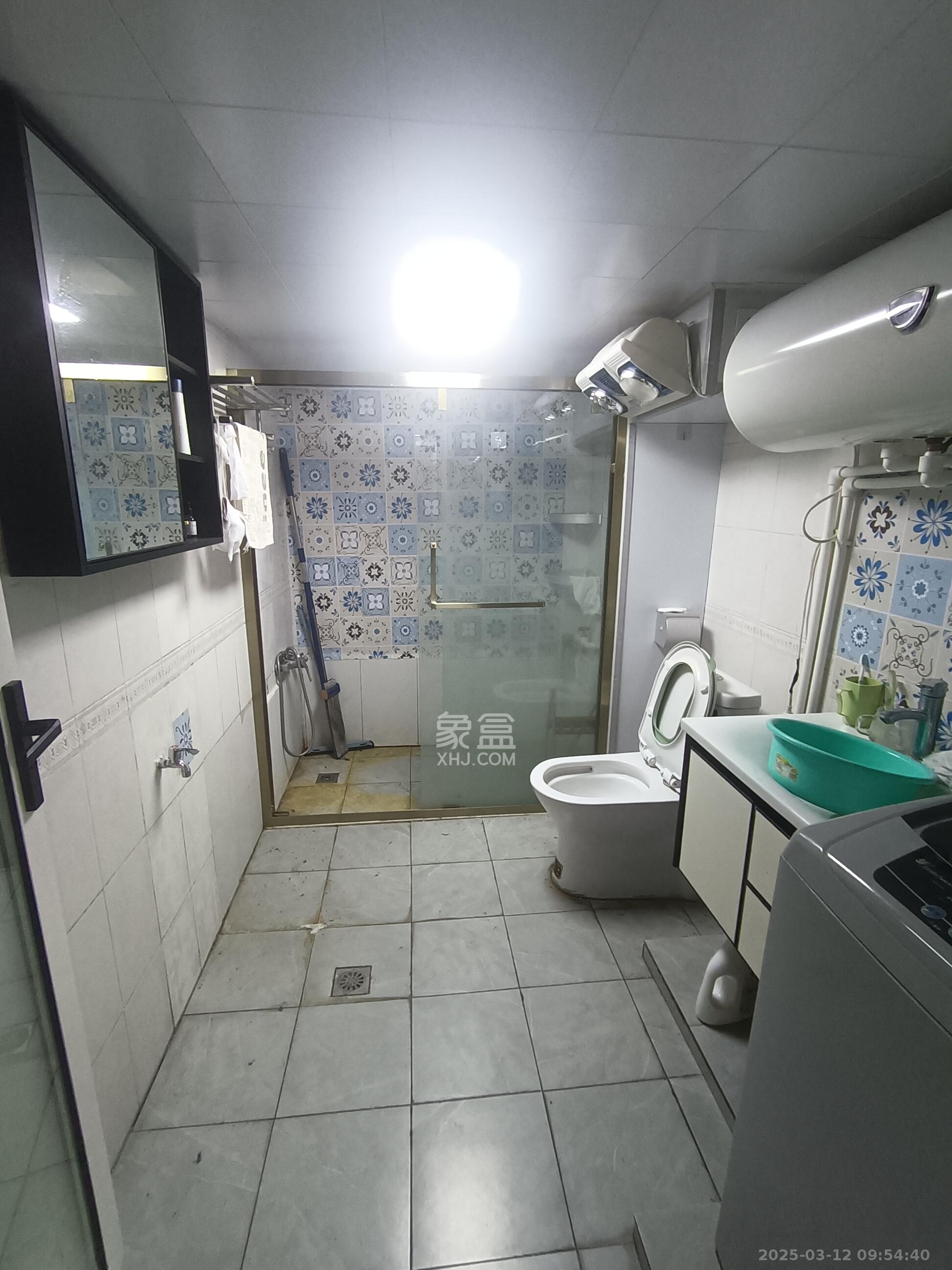 航空母舰 2室1厅1卫 2800.0元/月 航空母舰 2室1厅1卫 2800.0元/月室内图