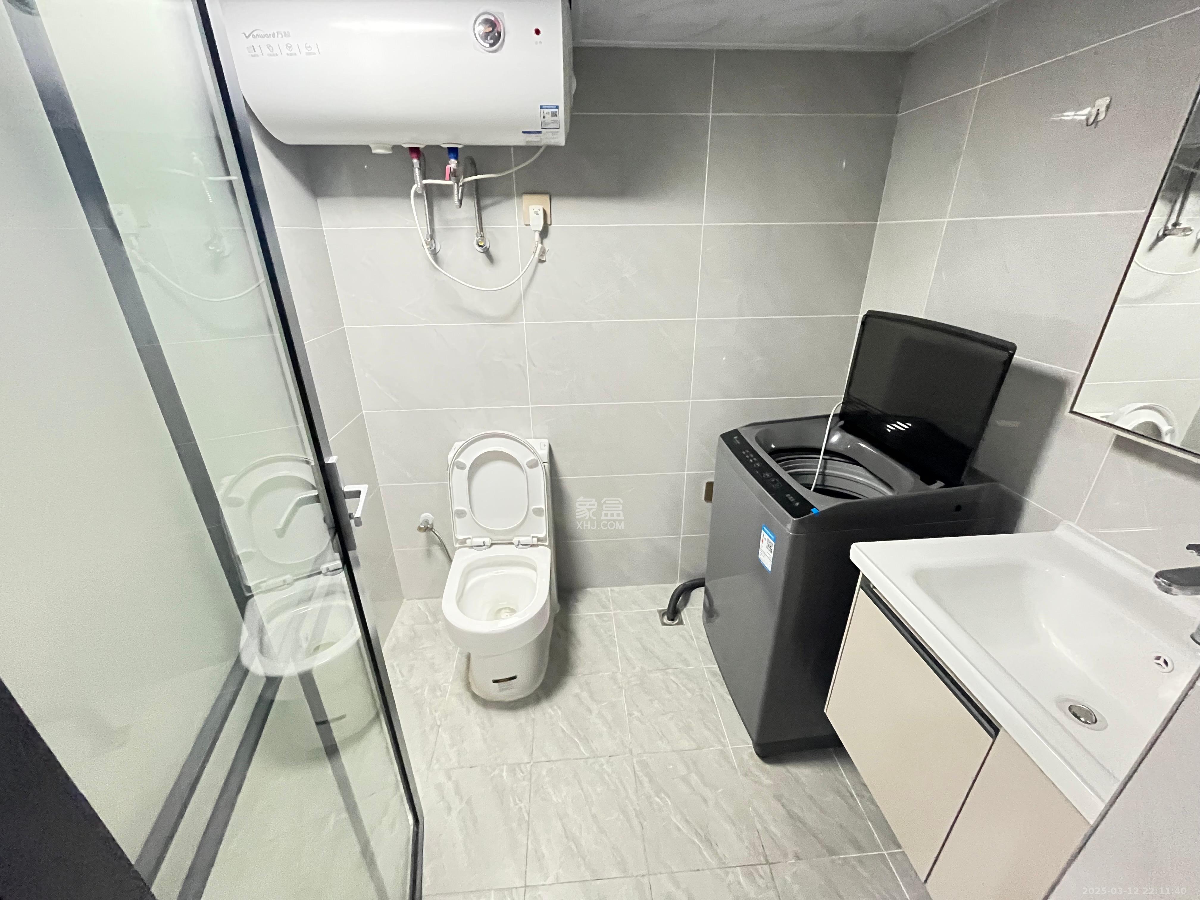 保利东郡 3室2厅2卫 4200.0元/月 保利东郡 3室2厅2卫 4200.0元/月室内图