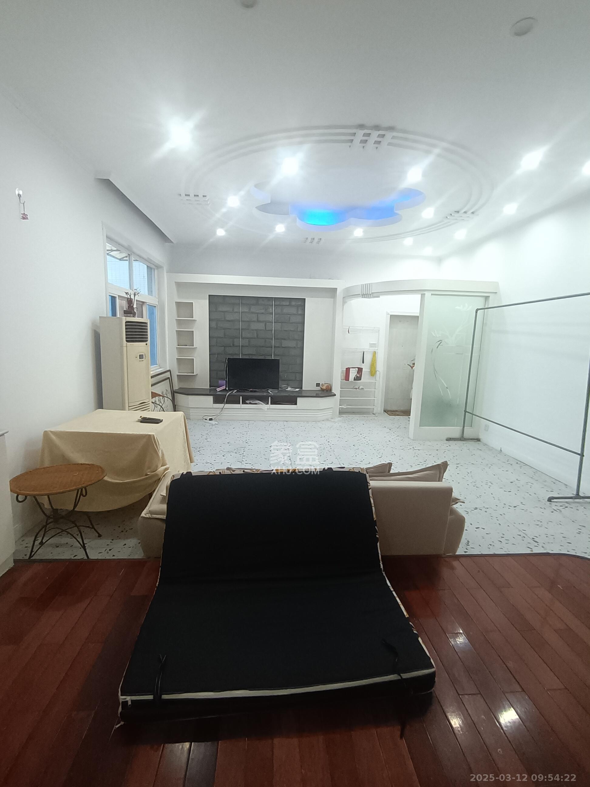 航空母舰 2室1厅1卫 2800.0元/月 航空母舰 2室1厅1卫 2800.0元/月室内图