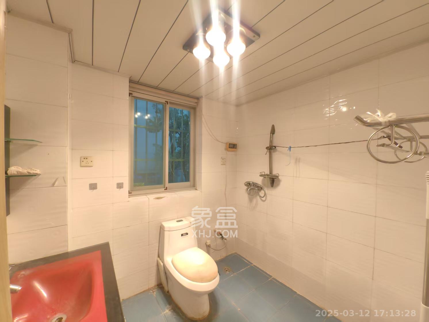 洞井一小区  3室2厅2卫   1800.00元/月室内图