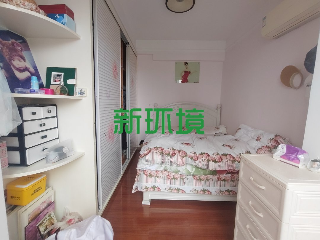 维港十字街  2室1厅1卫   52.00万客厅