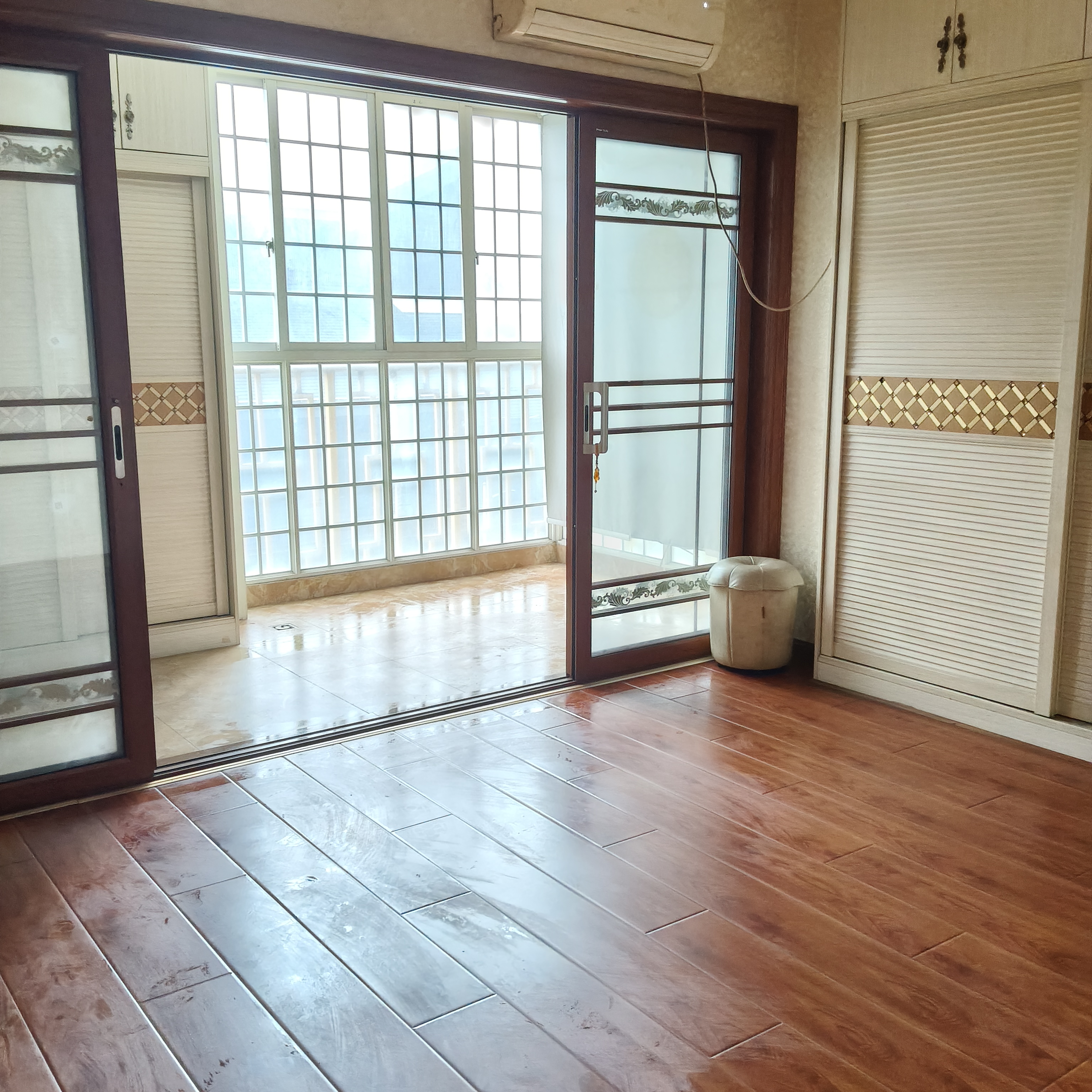 维港十字街  3室2厅2卫    2400.0元/月 维港十字街  3室2厅2卫    2400.0元/月室内图