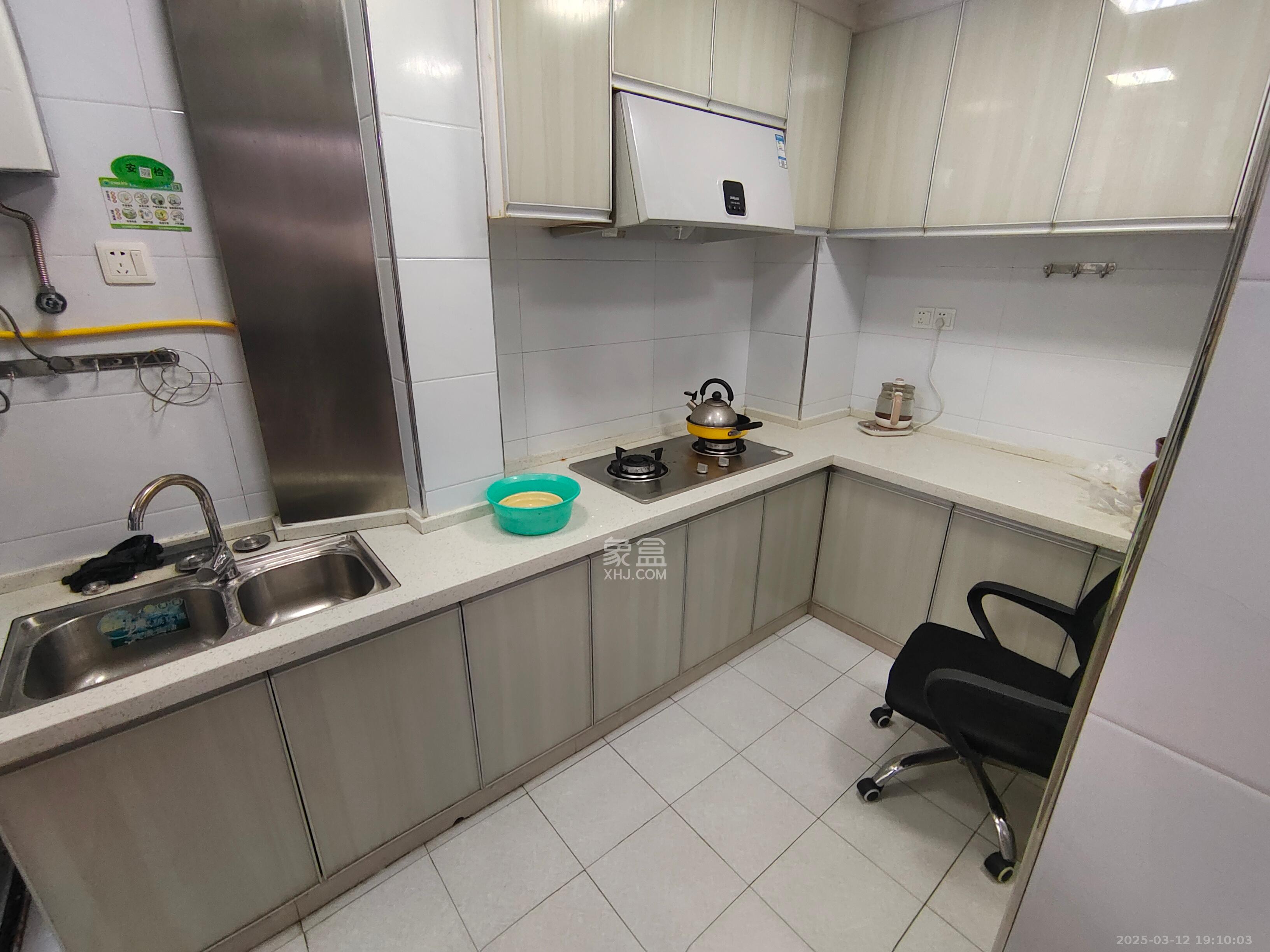 英郡年华 3室2厅1卫 2200.0元/月 英郡年华 3室2厅1卫 2200.0元/月室内图