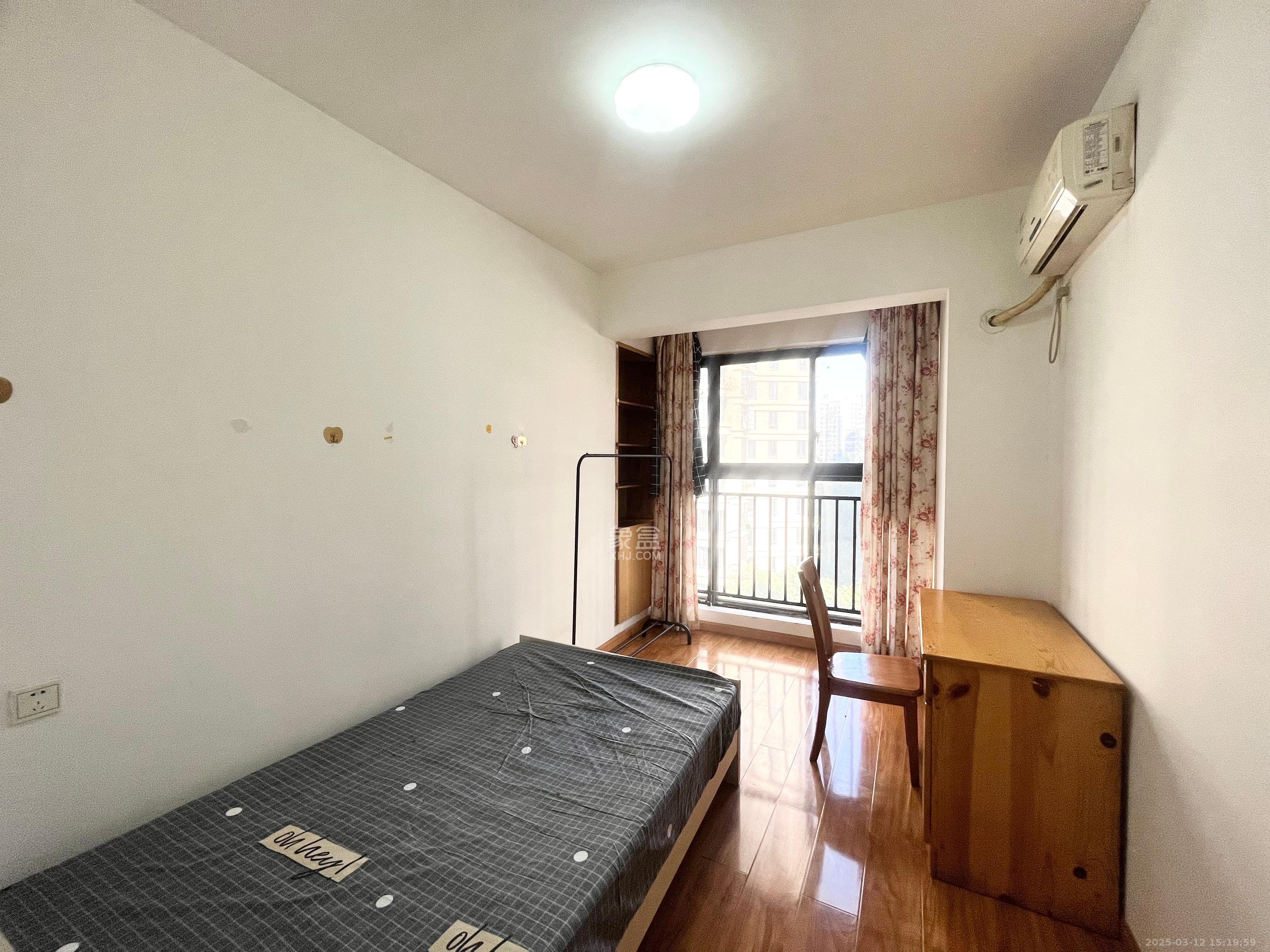 保利麓谷林语F区  3室2厅1卫   2400.00元/月室内图