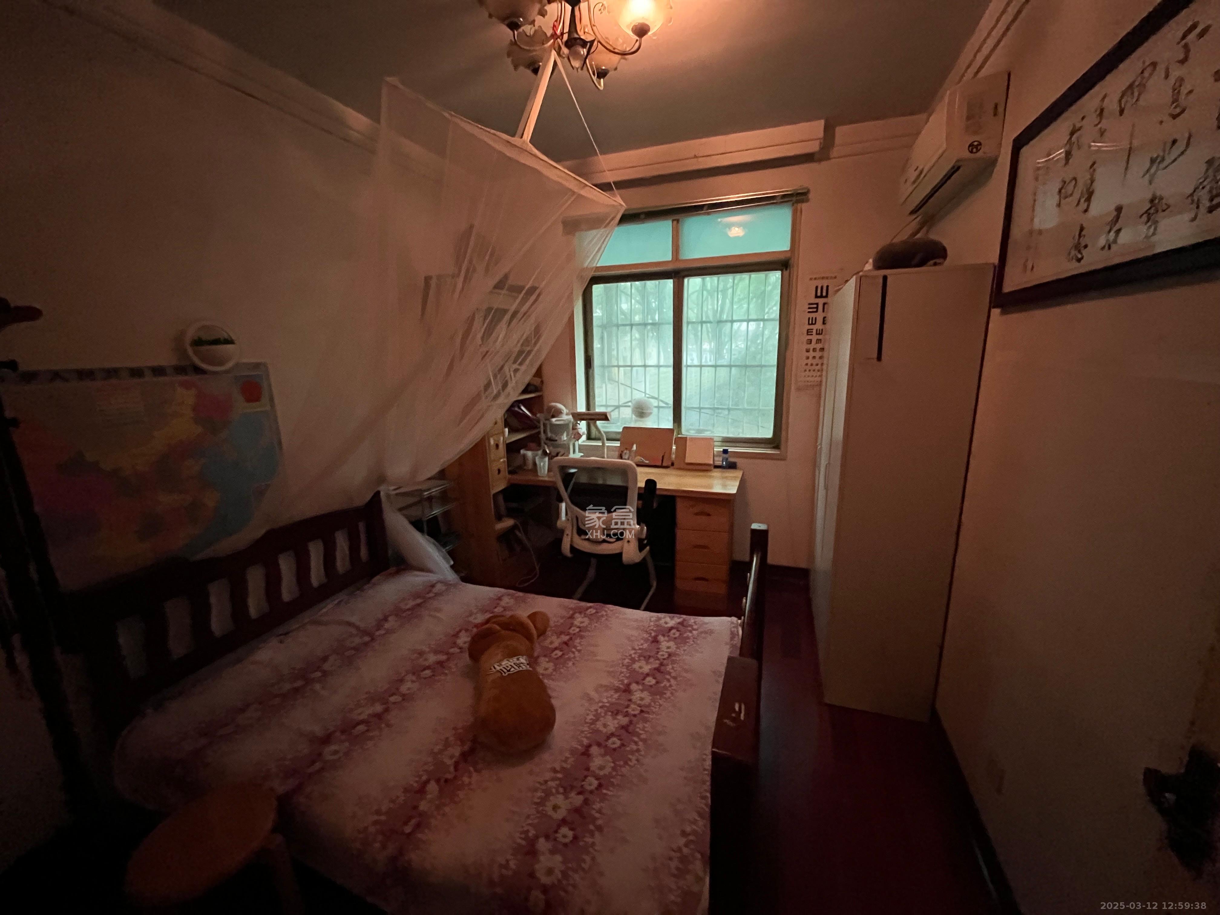 女子监狱单位宿舍 3室2厅1卫 2000.0元/月 女子监狱单位宿舍 3室2厅1卫 2000.0元/月室内图