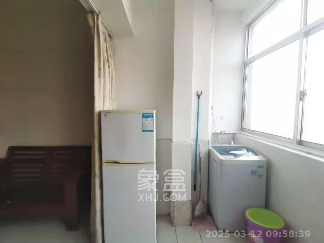 观湖公寓  1室1厅1卫   1500.00元/月室内图
