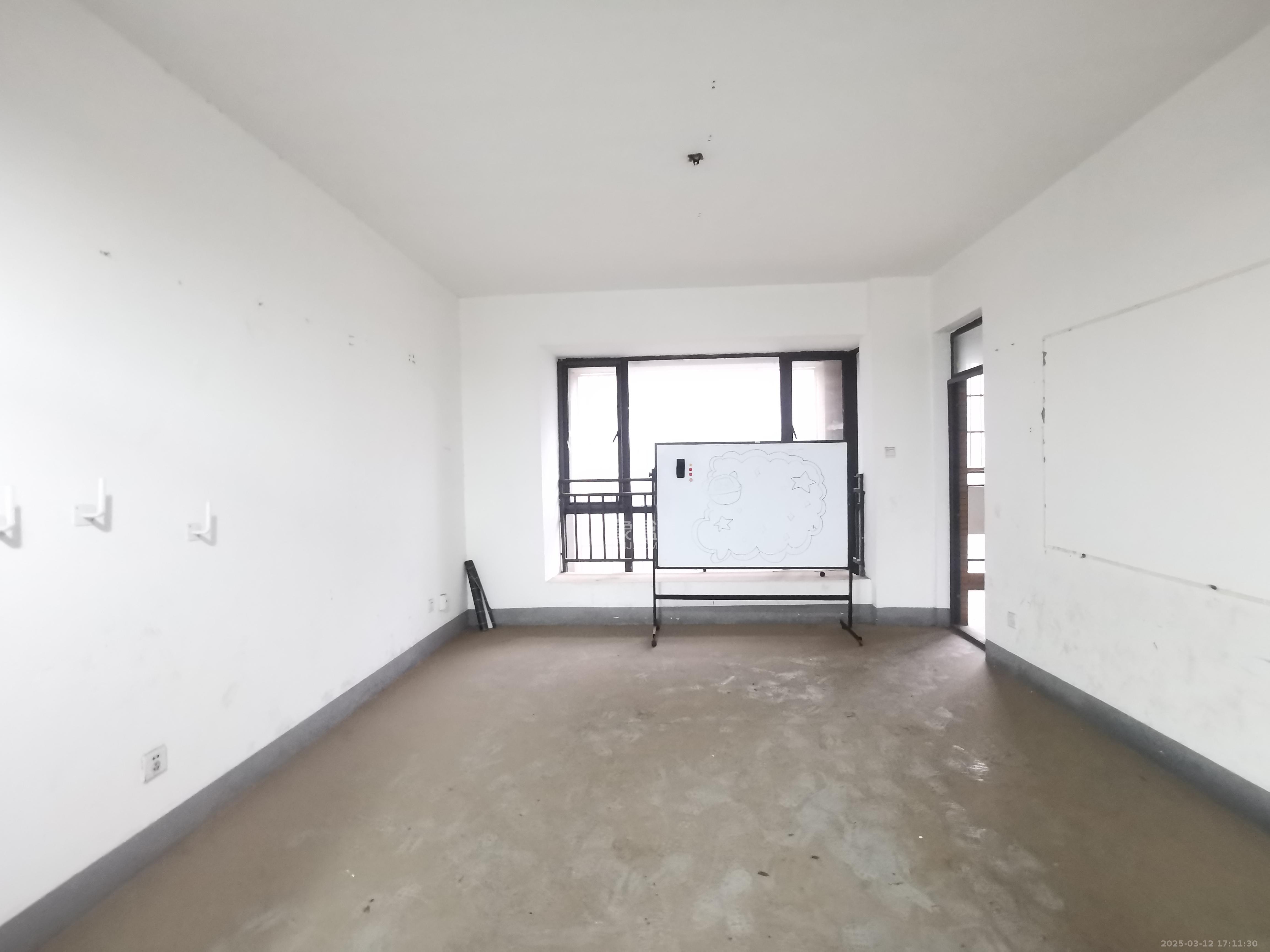 辉煌国际城一期  3室2厅1卫    2200.0元/月 辉煌国际城一期  3室2厅1卫    2200.0元/月