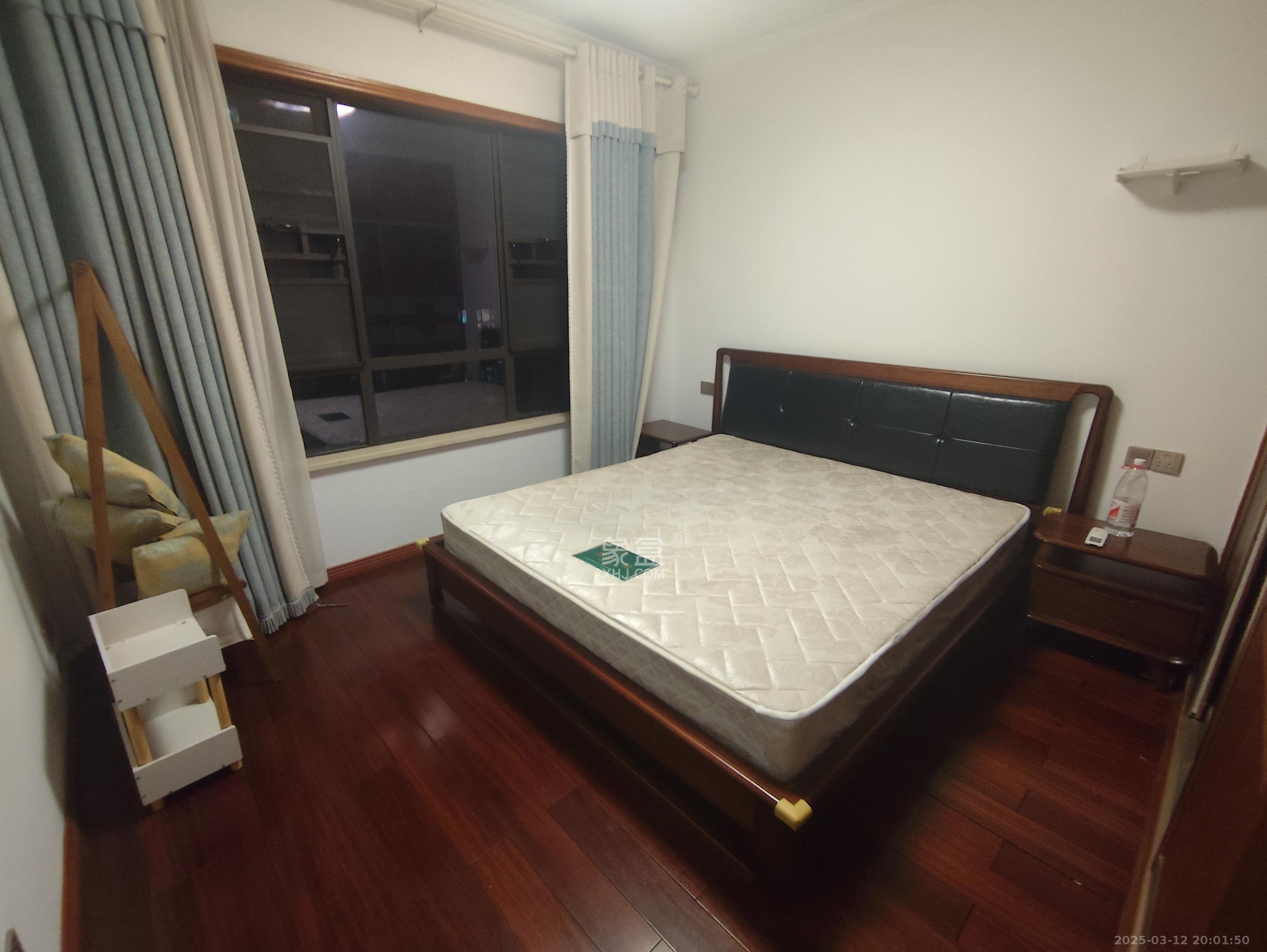 绿地之窗  3室2厅2卫   2900.00元/月室内图