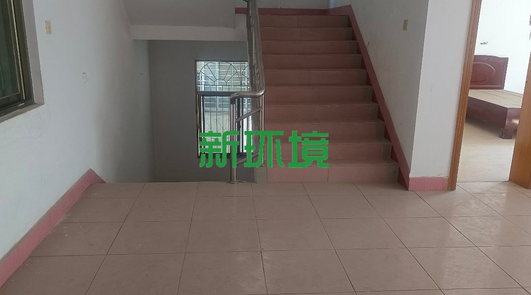 市中心散盘  6室4厅3卫    115.0万 市中心散盘  6室4厅3卫    115.0万客厅