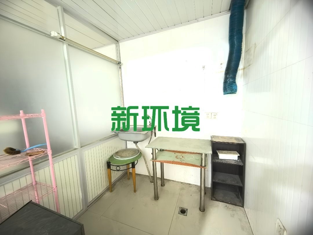 金领国际  2室2厅1卫   32.60万客厅