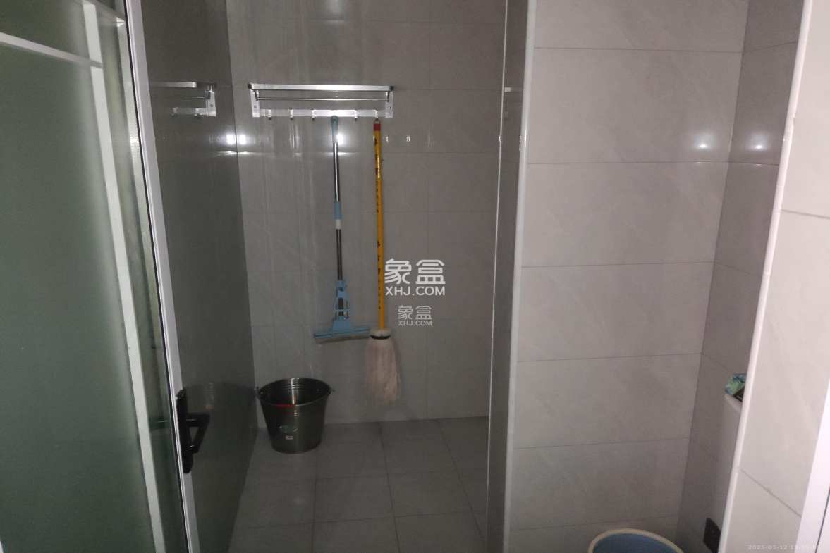 红星国际星城  2室1厅1卫    2300.0元/月 红星国际星城  2室1厅1卫    2300.0元/月室内图