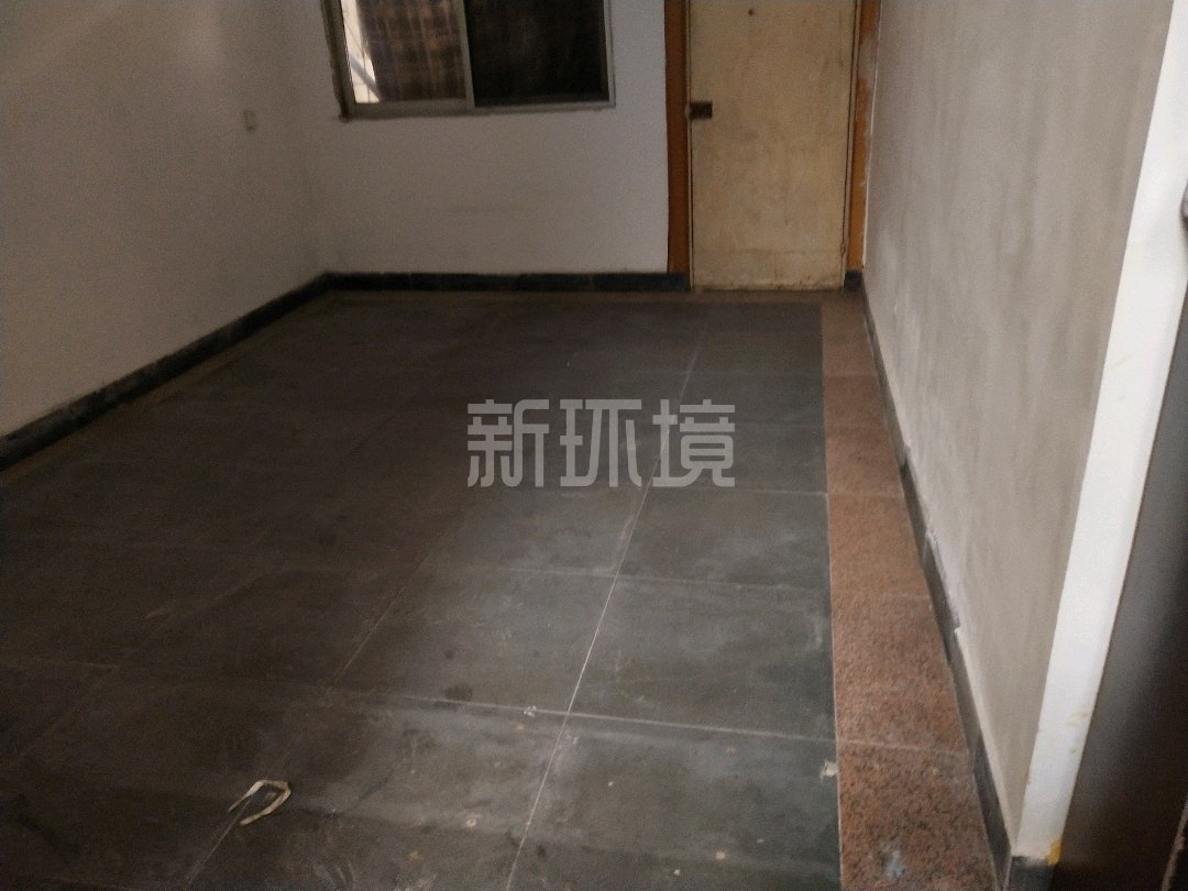 市中心散盘  8室3厅4卫   115.00万客厅
