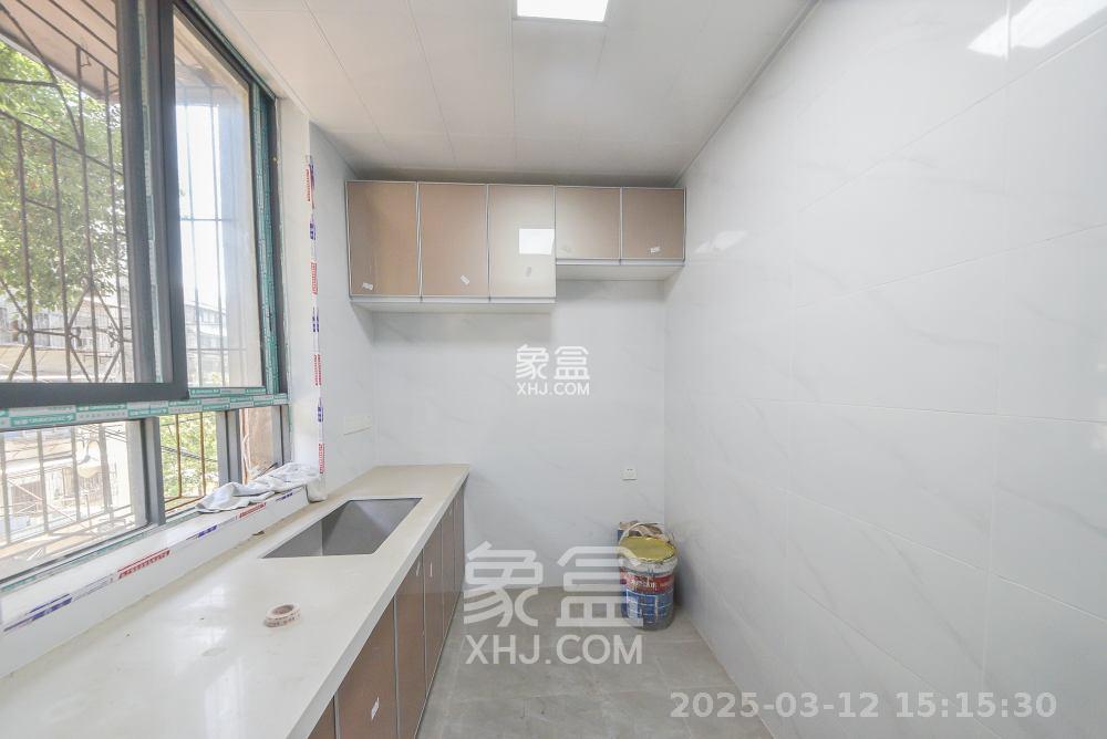 砂子塘社区 3室1厅1卫 2200.0元/月 砂子塘社区 3室1厅1卫 2200.0元/月室内图