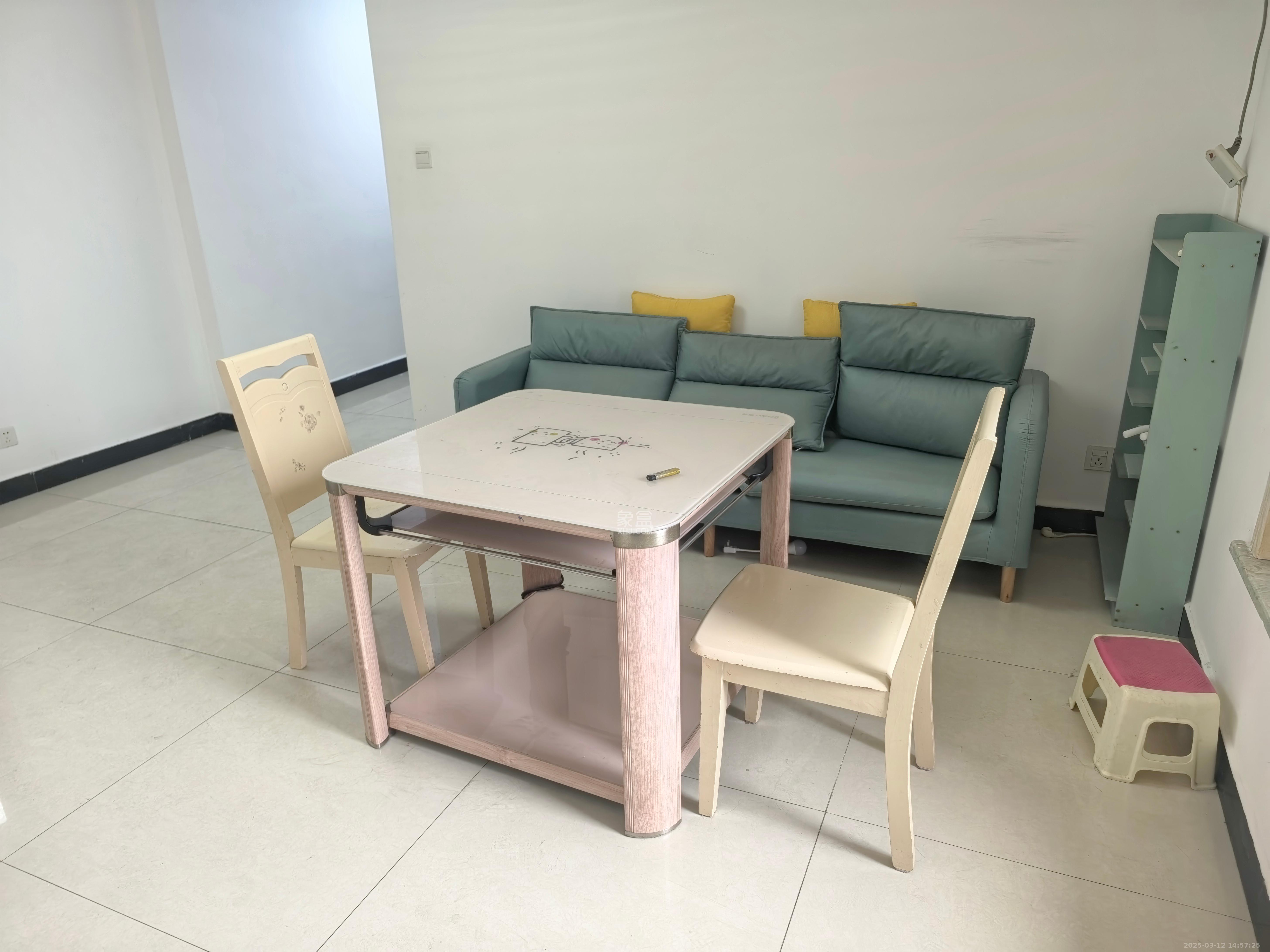 鸿基橄榄君庭  3室1厅1卫   2500.00元/月室内图