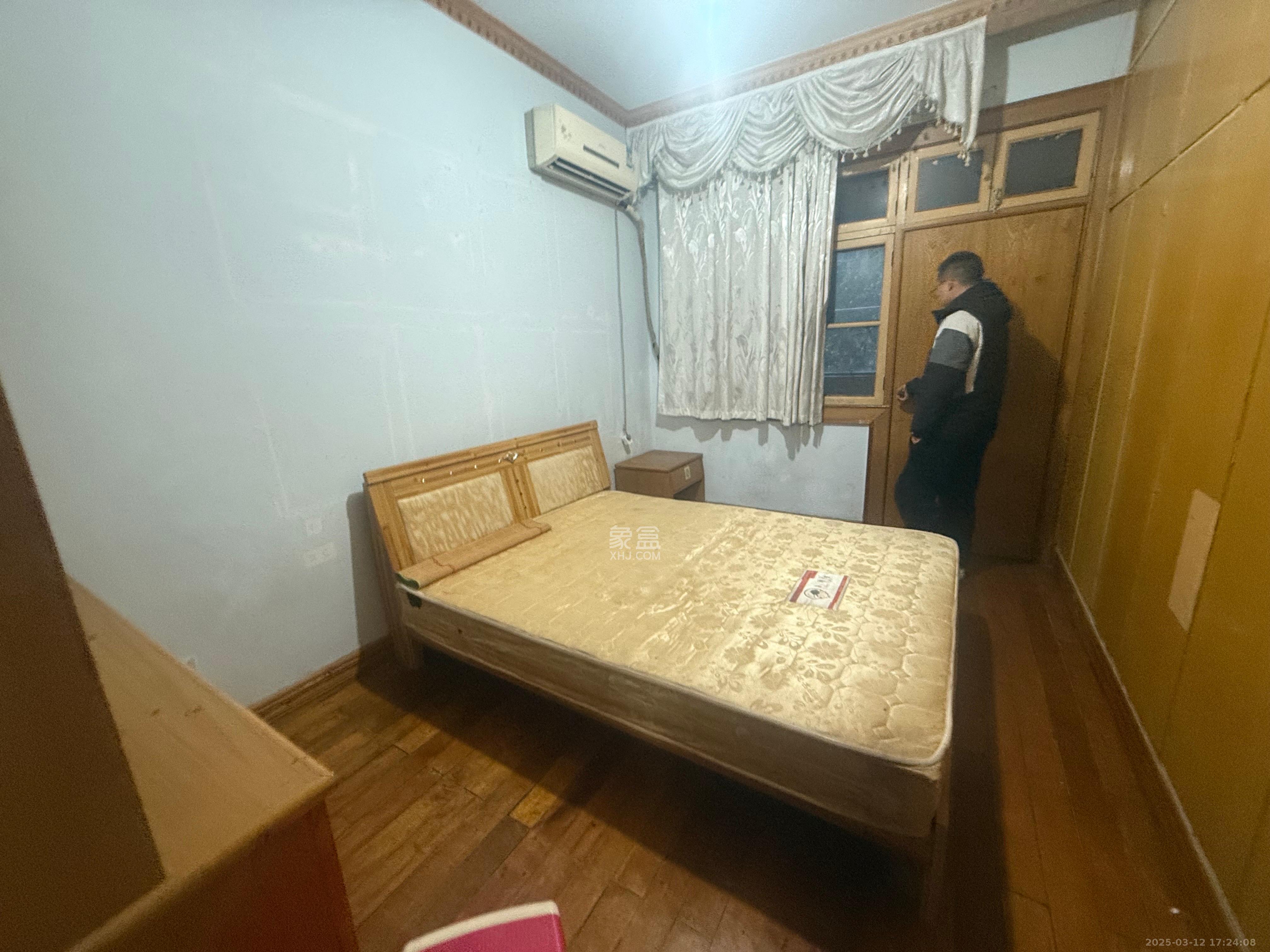 金叶公寓（原省烟草公司宿舍）  3室1厅1卫   1800.00元/月室内图