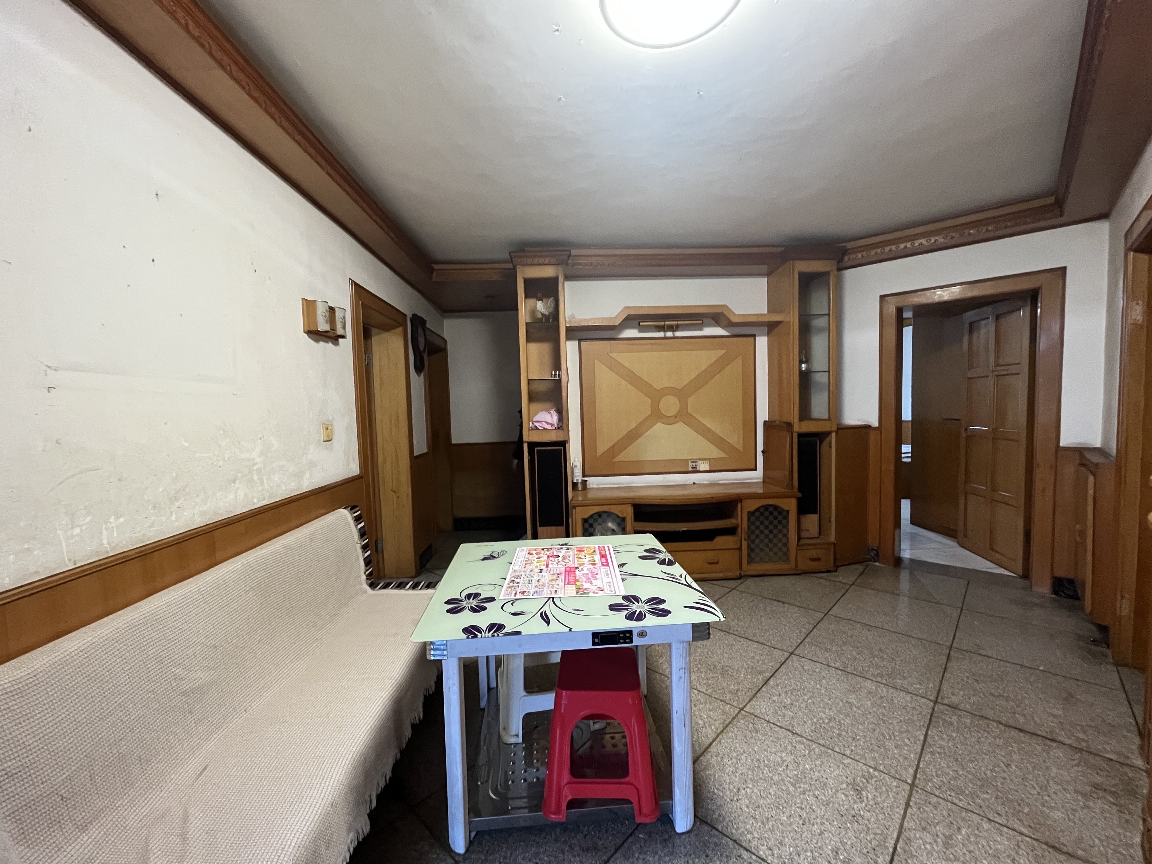 八一橡胶厂（长青中街)  3室1厅1卫    45.8万客厅