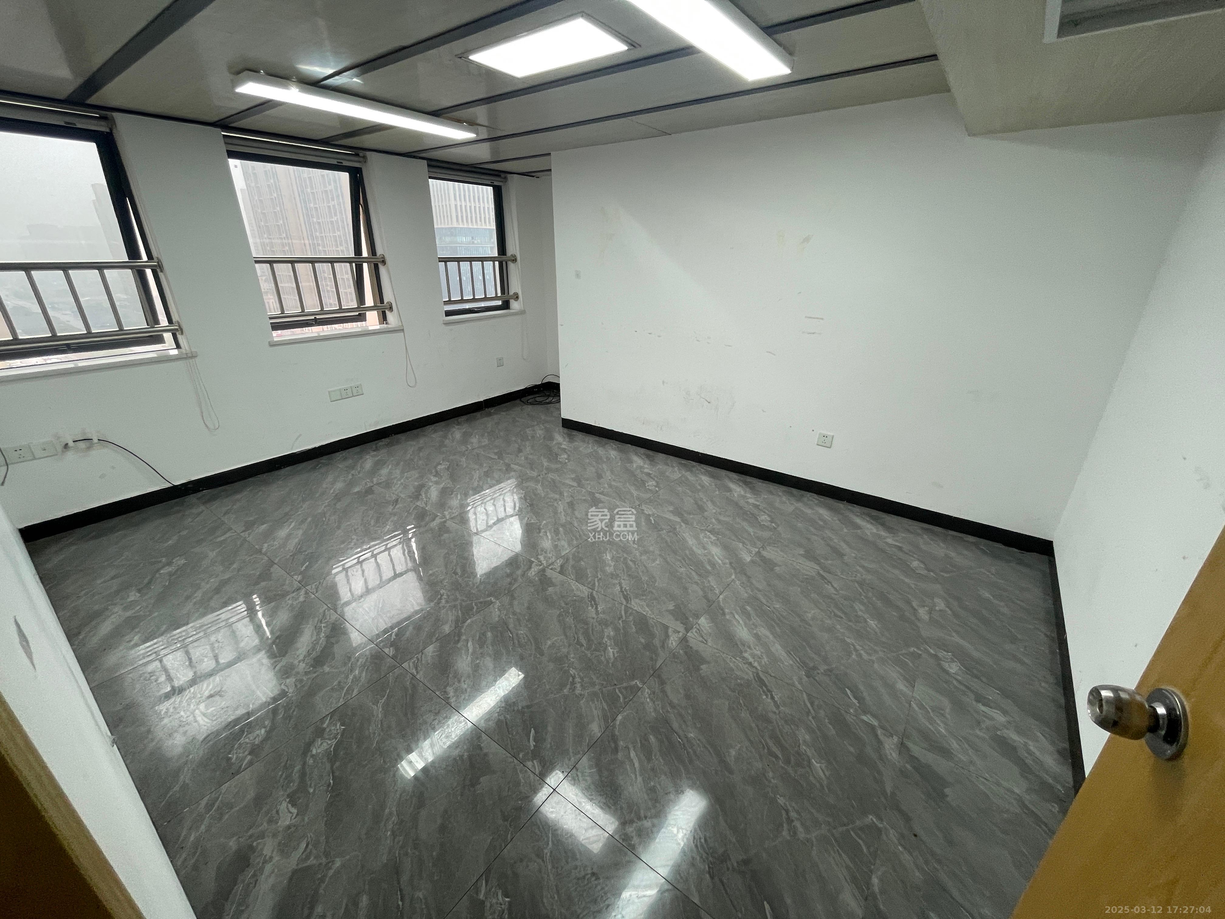 华润置地广场二期  8室3厅2卫   6800.00元/月室内图