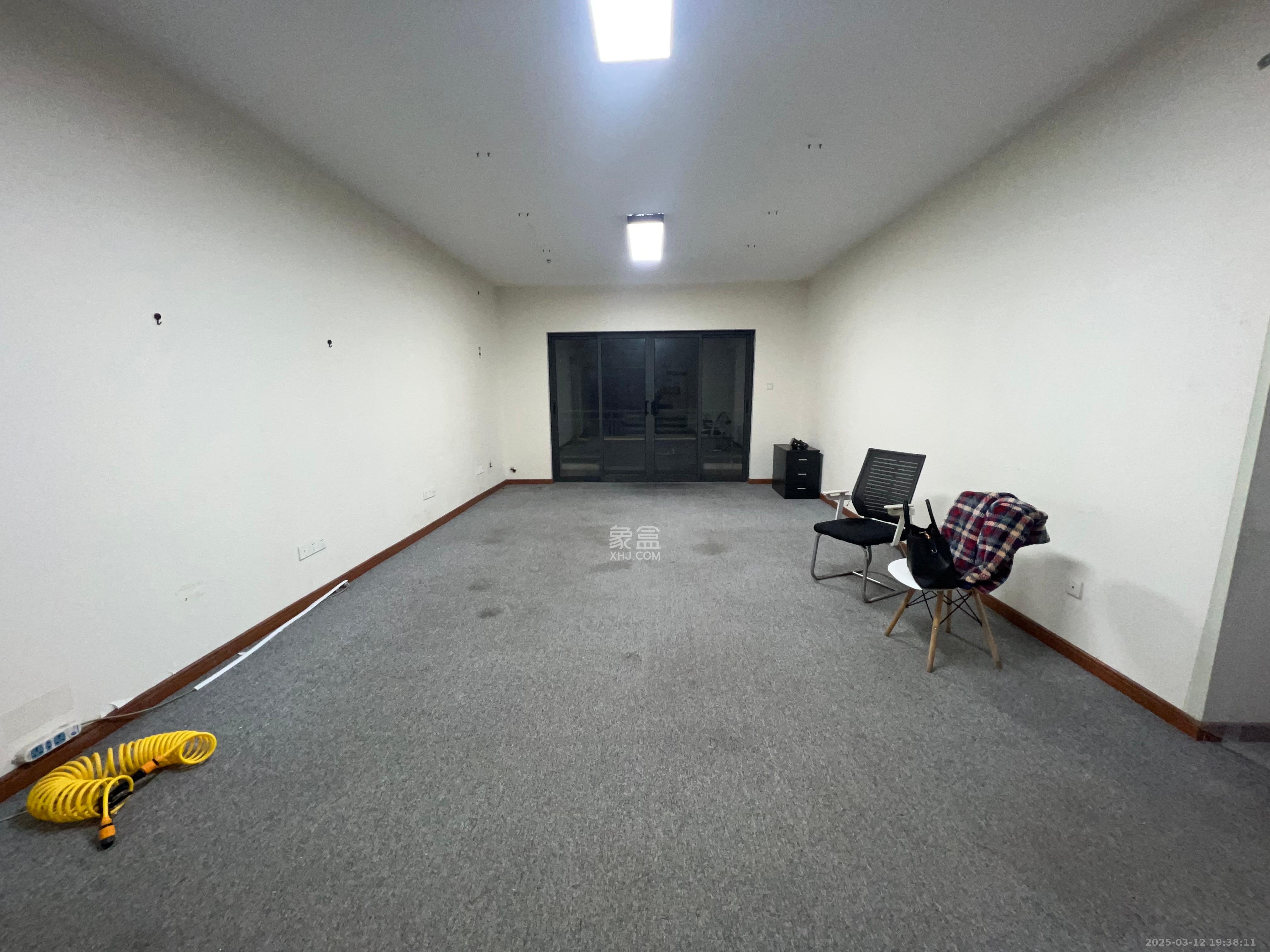 归心苑 4室2厅2卫 3800.0元/月 归心苑 4室2厅2卫 3800.0元/月室内图