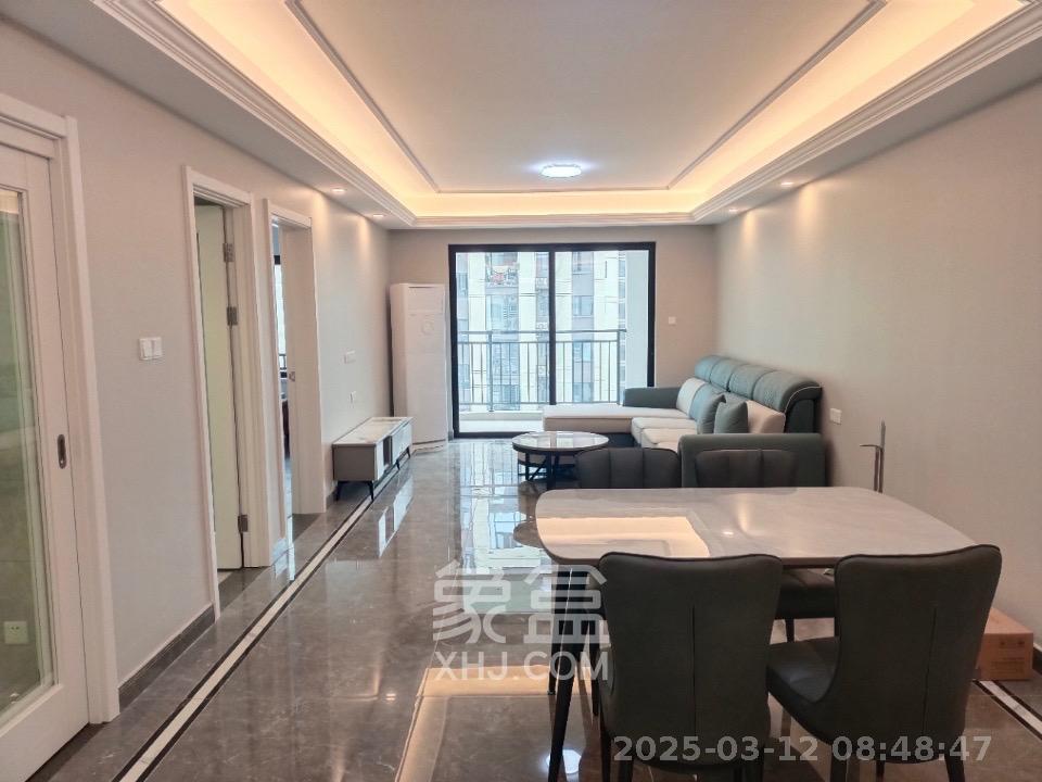 中海珑悦府  4室2厅2卫   3500.00元/月