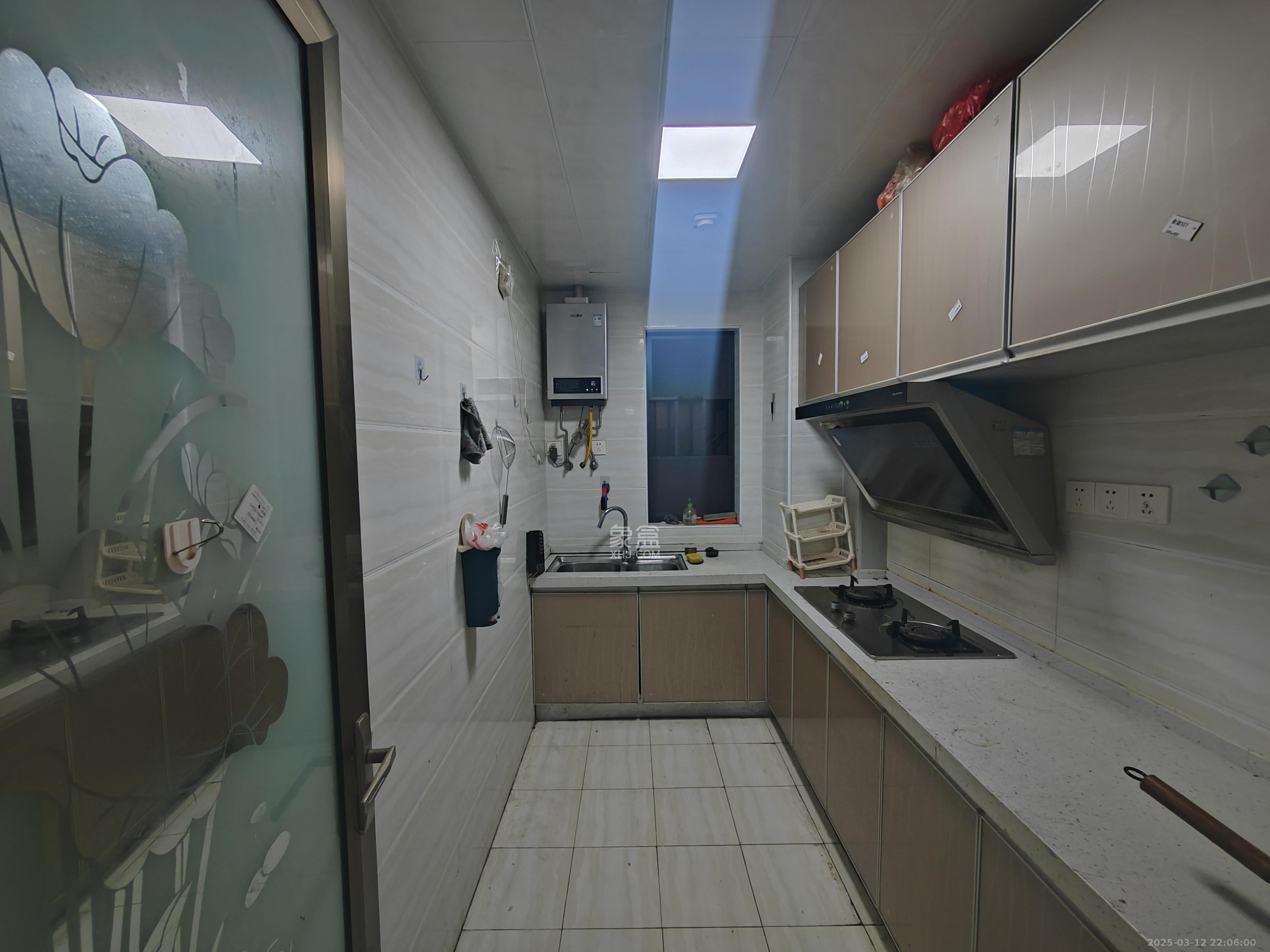 保利城(中航城国际社区、郡原美村) 3室2厅1卫 1900.0元/月 保利城(中航城国际社区、郡原美村) 3室2厅1卫 1900.0元/月室内图