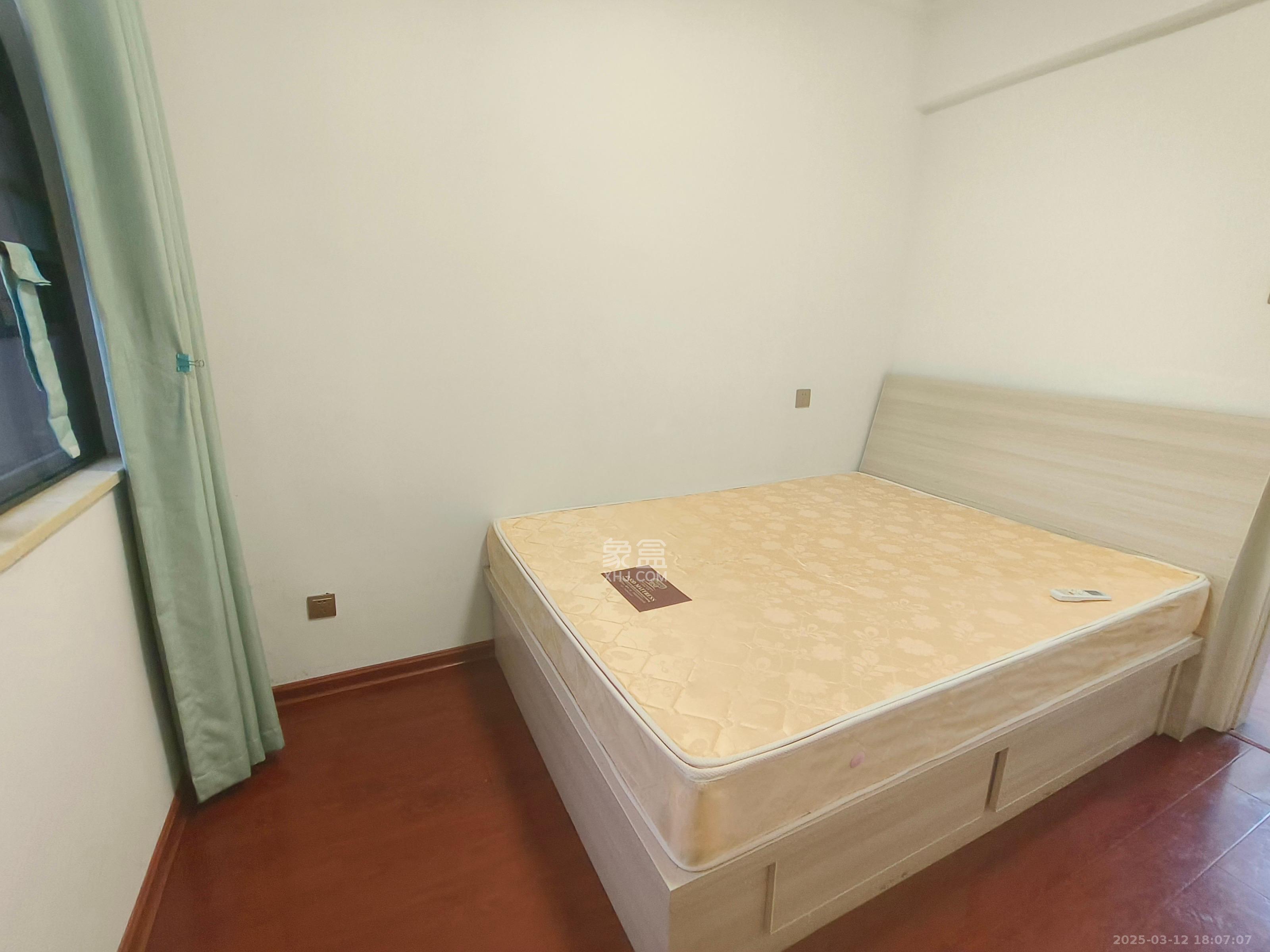 中交中央公园D4区  3室2厅1卫    2800.0元/月室内图