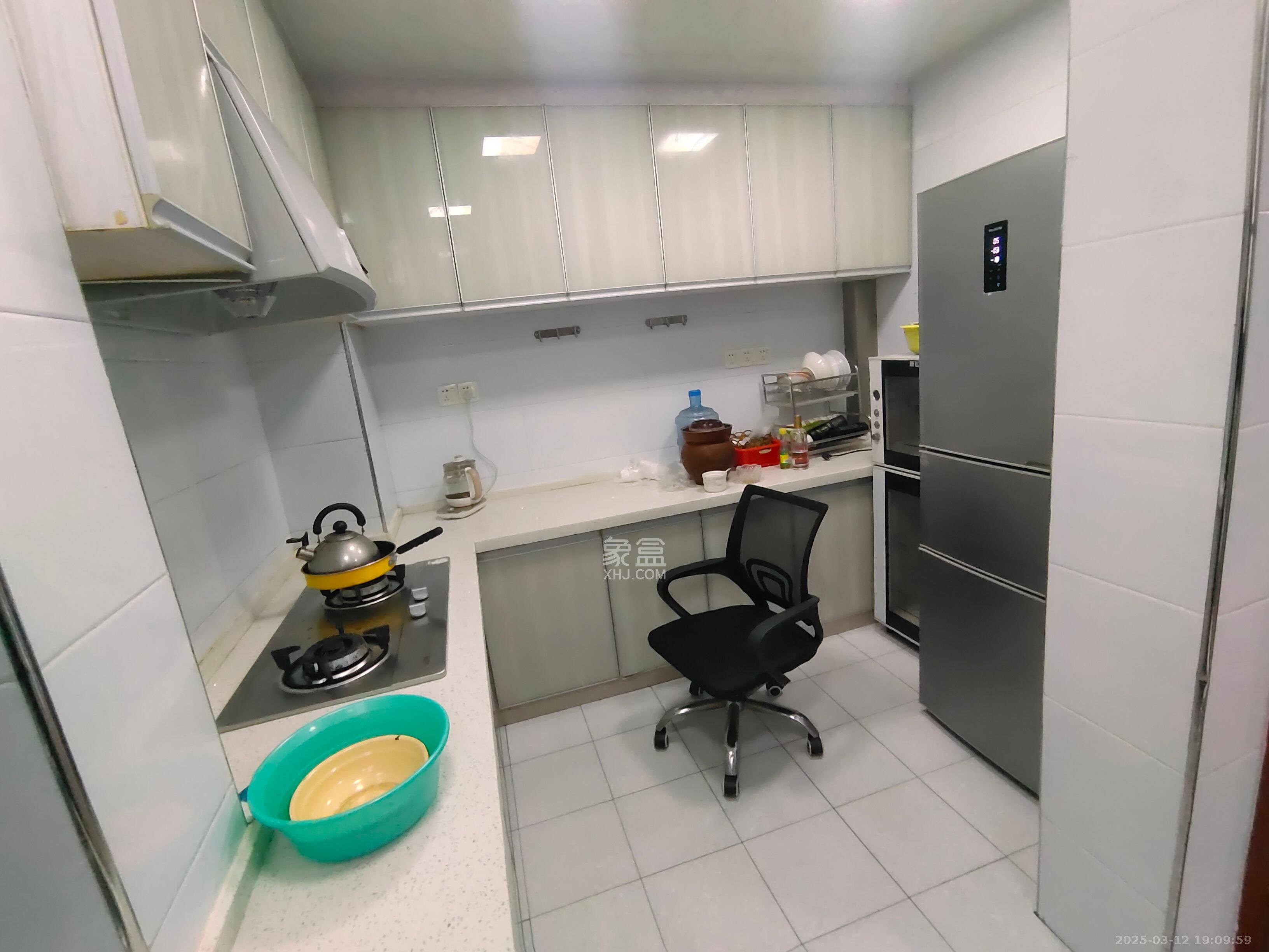 英郡年华 3室2厅1卫 2200.0元/月 英郡年华 3室2厅1卫 2200.0元/月室内图