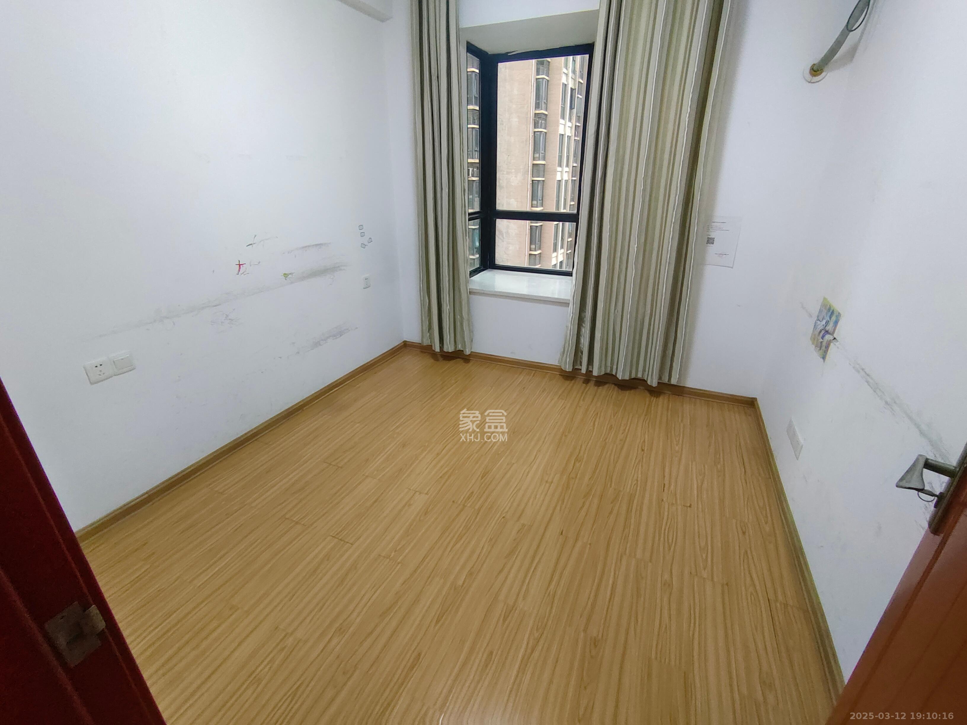 英郡年华 3室2厅1卫 2200.0元/月 英郡年华 3室2厅1卫 2200.0元/月室内图