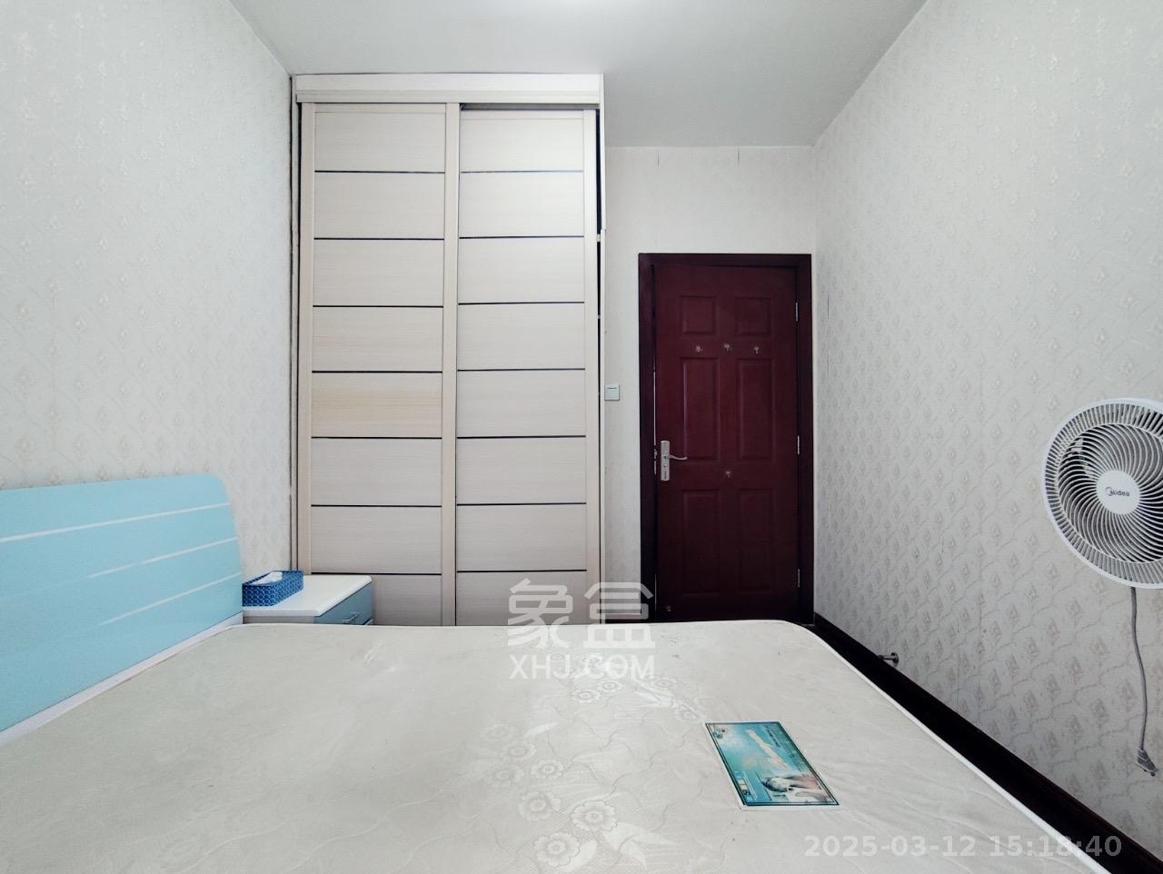 旭辉华庭 3室2厅2卫 2400.0元/月 旭辉华庭 3室2厅2卫 2400.0元/月室内图