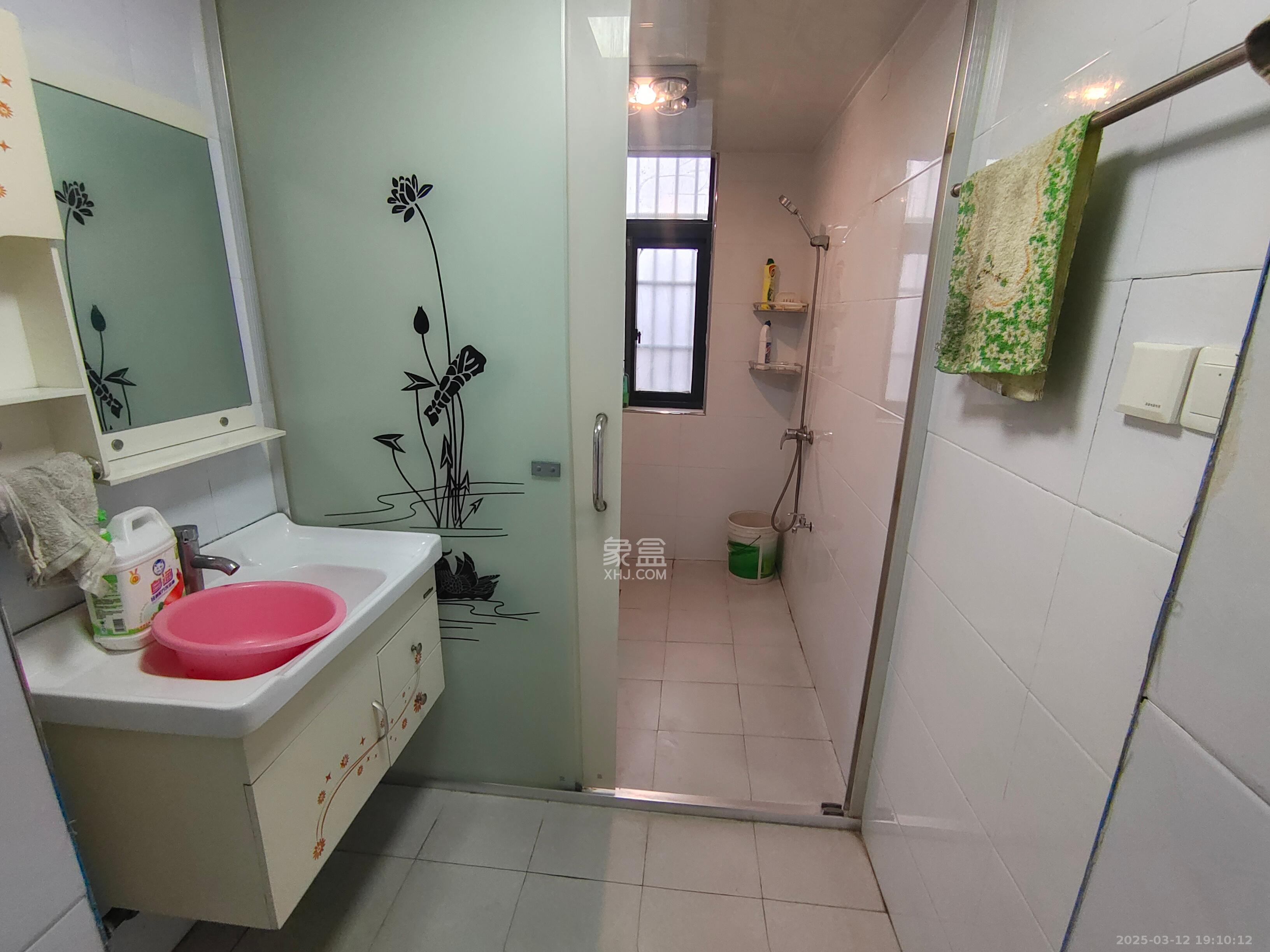 英郡年华 3室2厅1卫 2200.0元/月 英郡年华 3室2厅1卫 2200.0元/月室内图