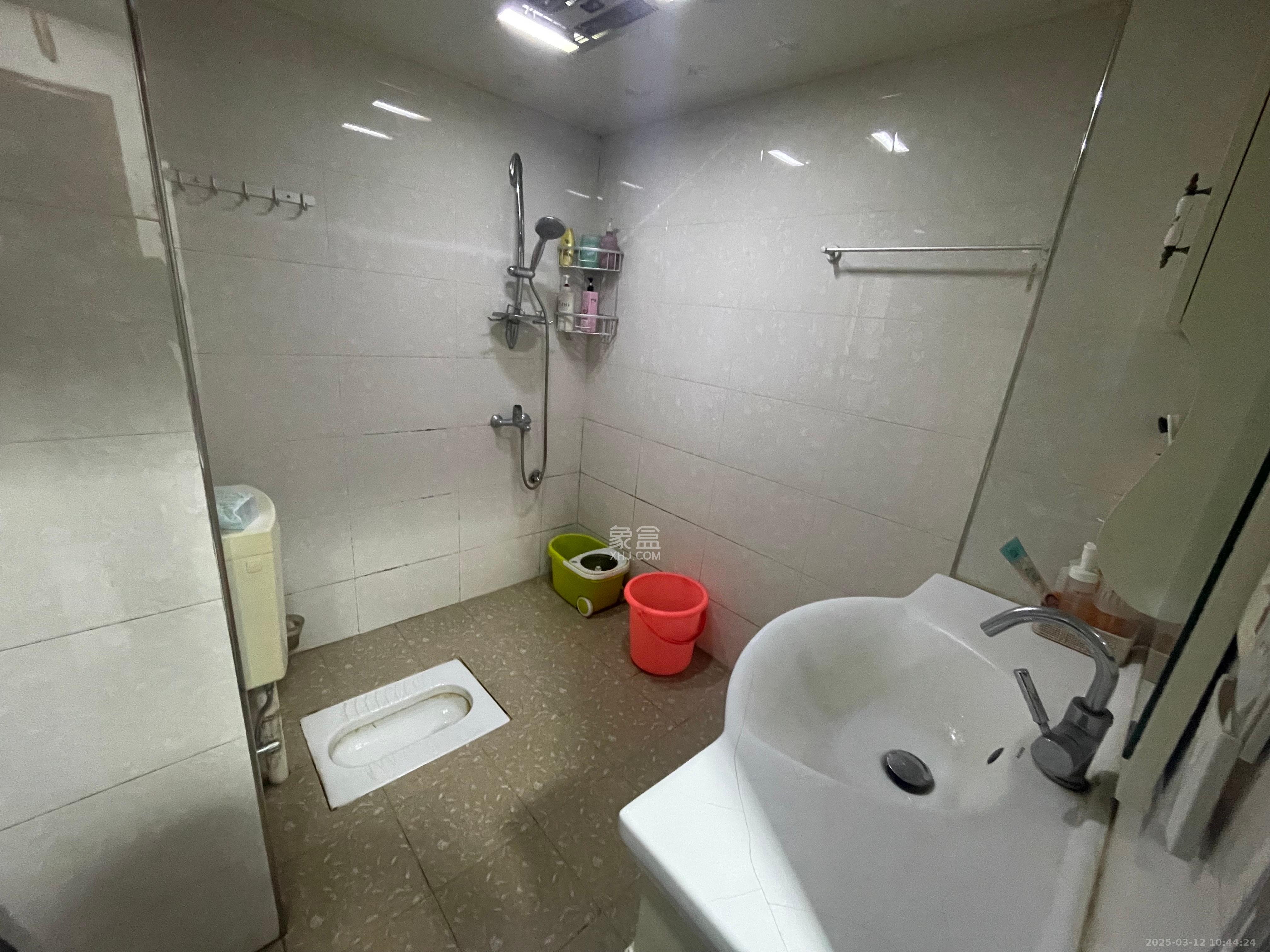 湘府9号  2室1厅1卫   2300.00元/月室内图