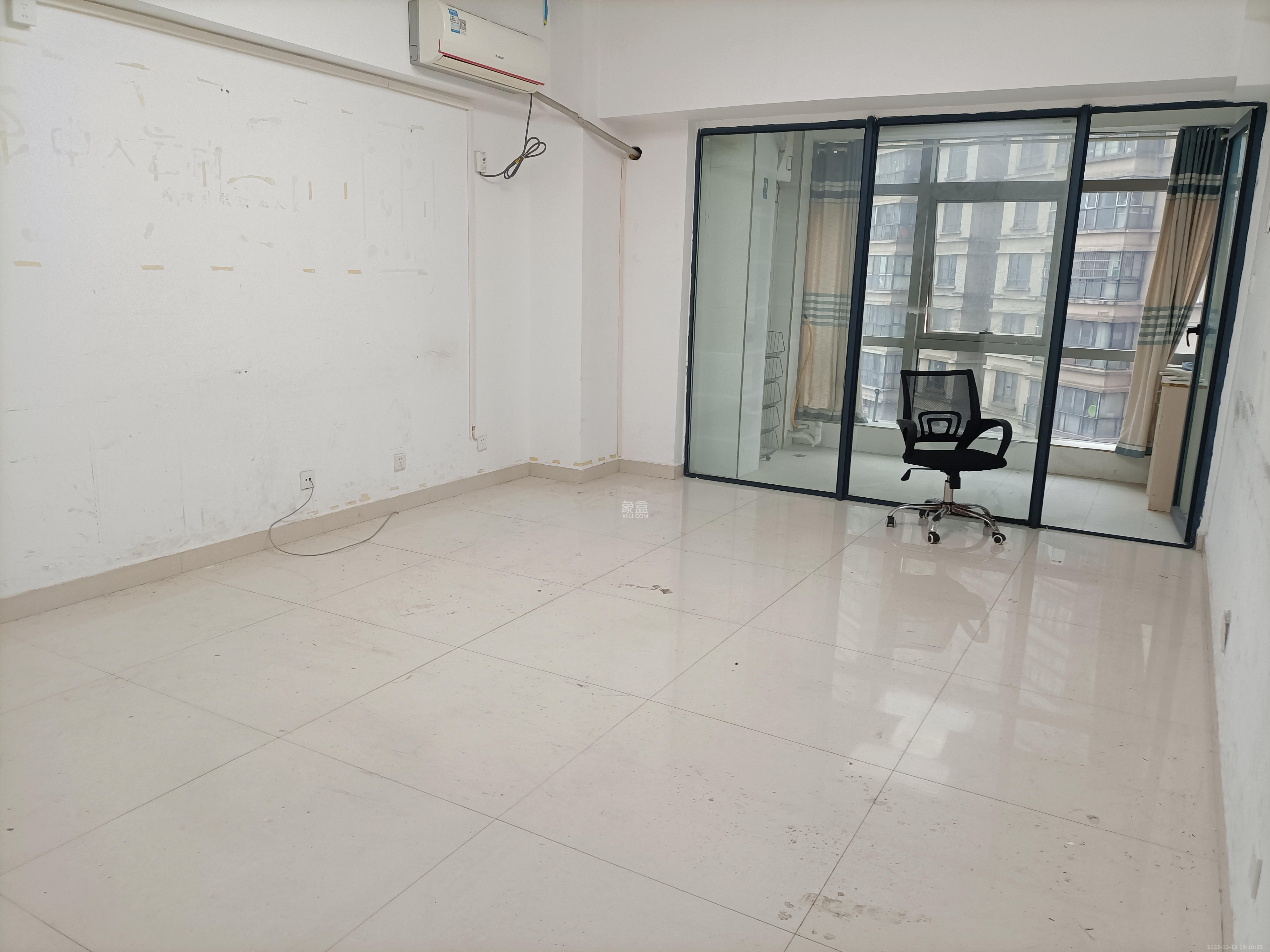 奥克斯广场 1室1厅1卫 2200.0元/月 奥克斯广场 1室1厅1卫 2200.0元/月室内图