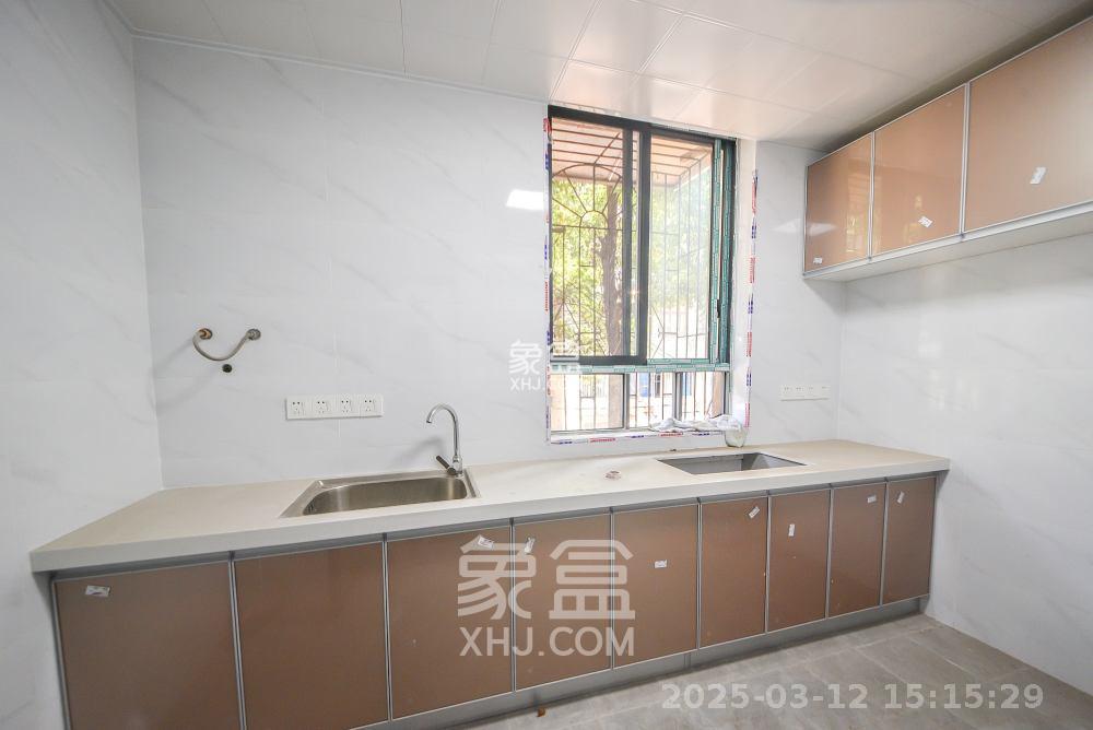 砂子塘社区 3室1厅1卫 2200.0元/月 砂子塘社区 3室1厅1卫 2200.0元/月室内图