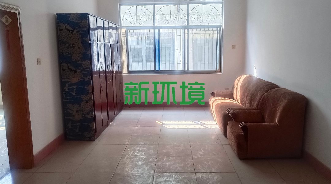 市中心散盘  6室4厅3卫    115.0万 市中心散盘  6室4厅3卫    115.0万客厅