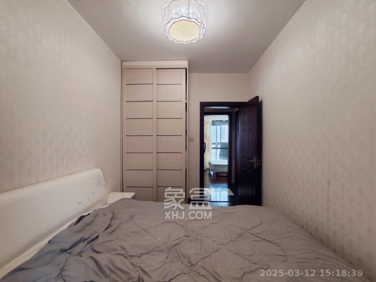 旭辉华庭 3室2厅2卫 2400.0元/月 旭辉华庭 3室2厅2卫 2400.0元/月室内图