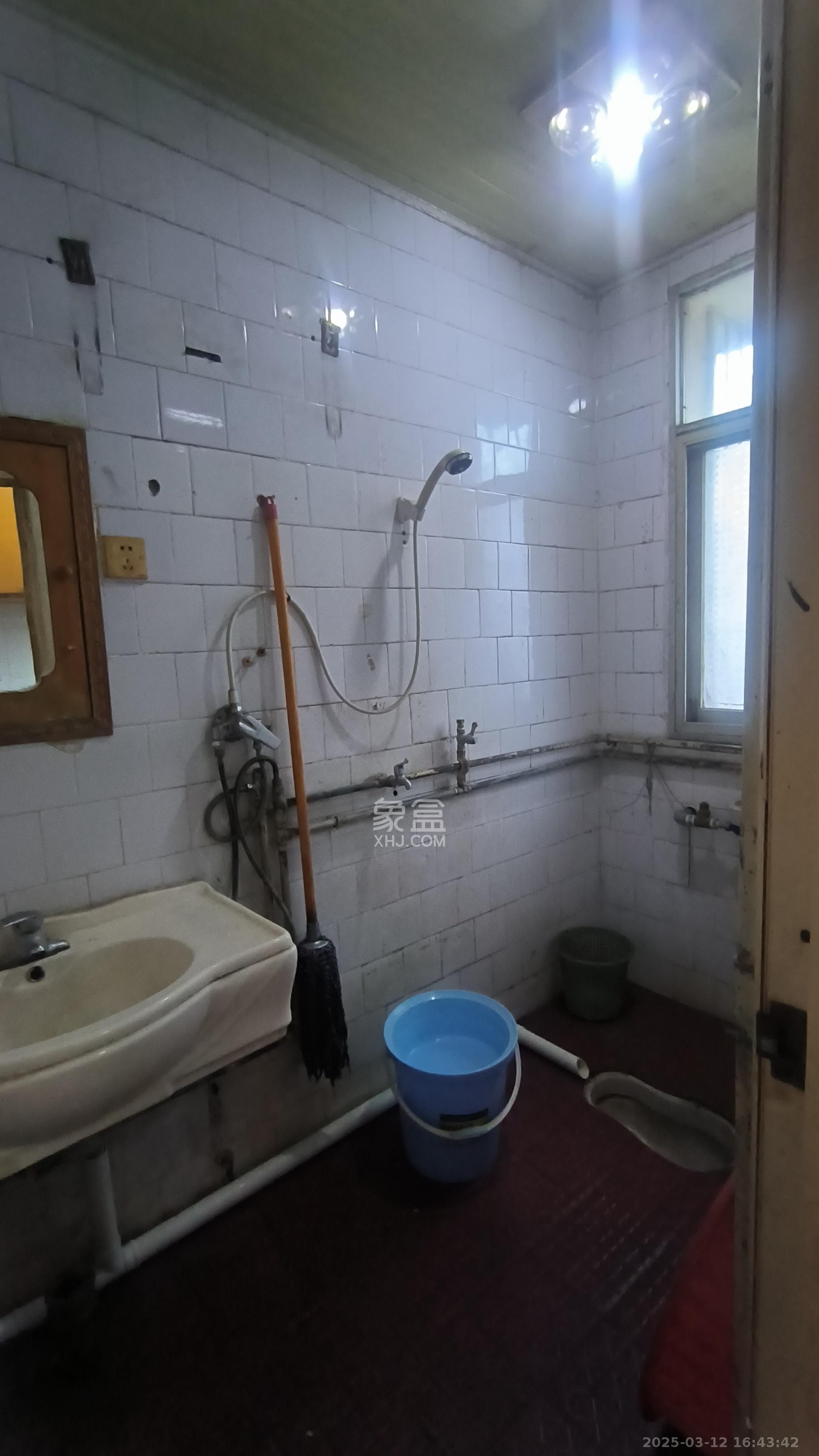 红旗区机械研究所宿舍 3室1厅1卫 1600.0元/月 红旗区机械研究所宿舍 3室1厅1卫 1600.0元/月室内图