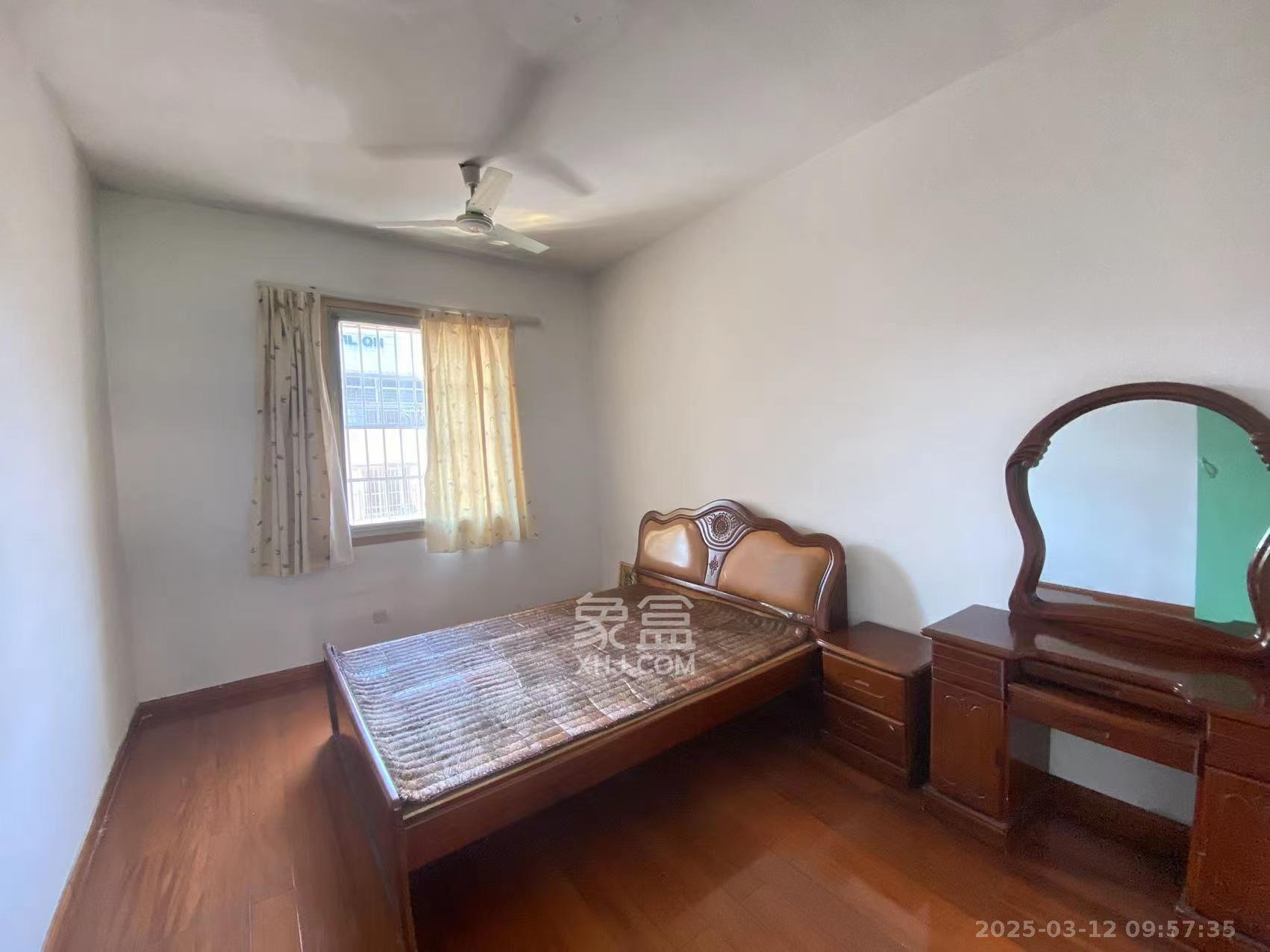 浦沅生活一区 2室1厅1卫 1300.0元/月 浦沅生活一区 2室1厅1卫 1300.0元/月室内图