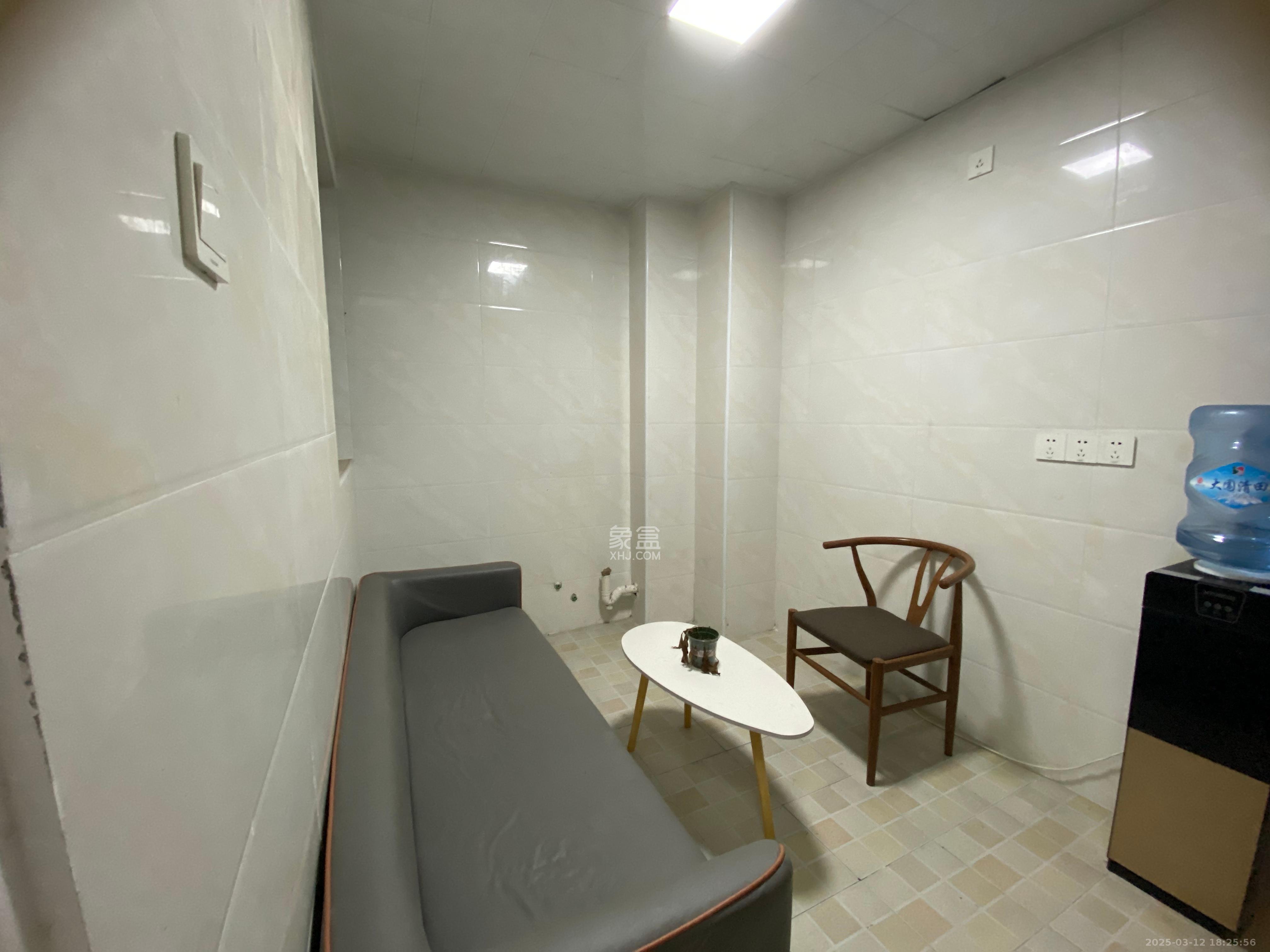 雅阁国际 2室2厅1卫 2500.0元/月 雅阁国际 2室2厅1卫 2500.0元/月室内图
