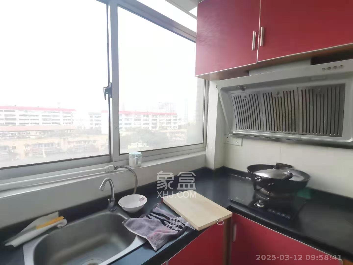 观湖公寓  1室1厅1卫   1500.00元/月室内图