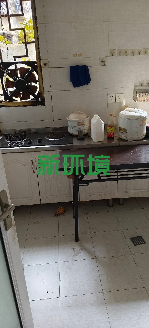 市中心散盘  4室1厅1卫    225.0万 市中心散盘  4室1厅1卫    225.0万客厅