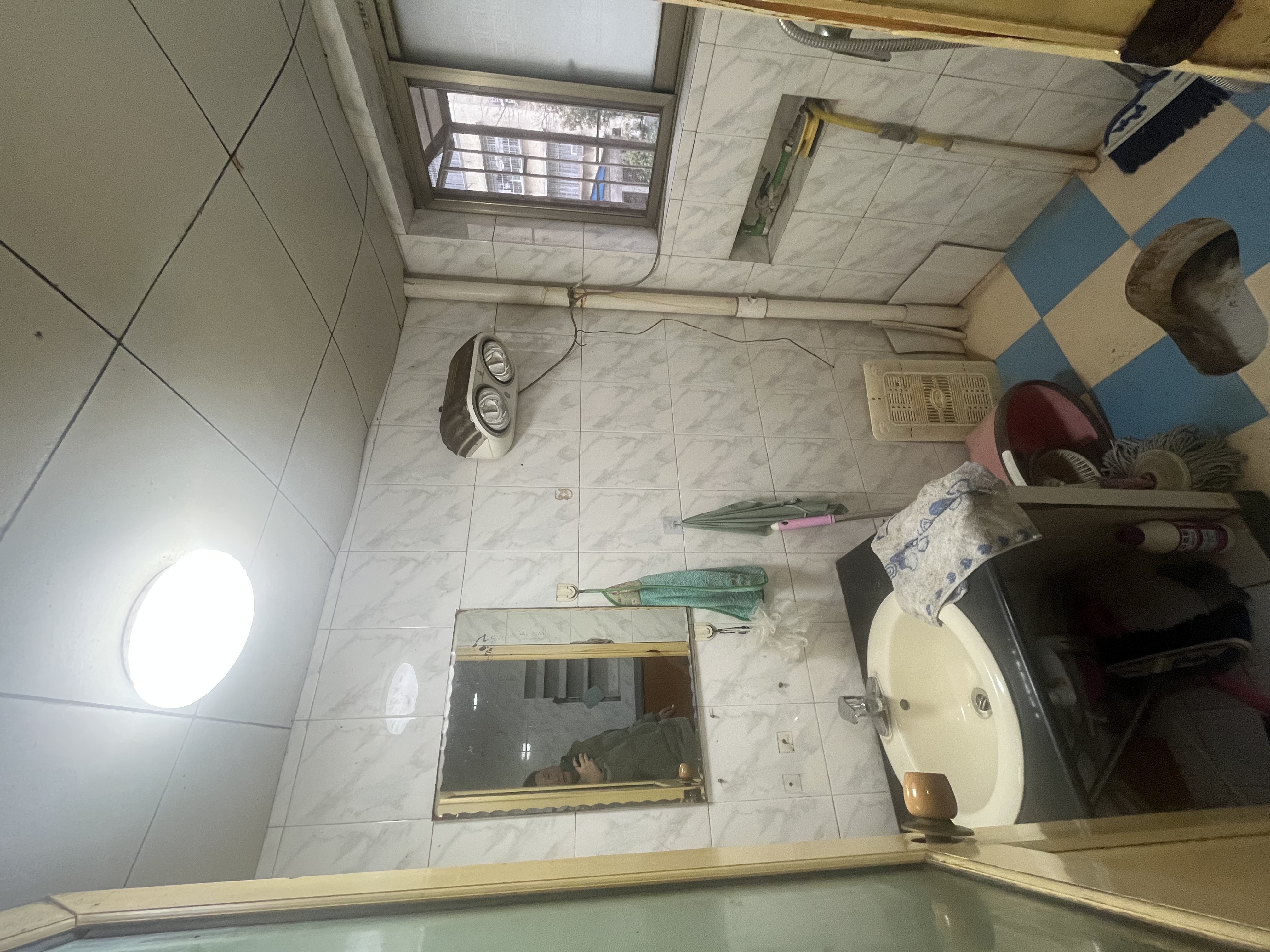 菊苑东区 2室2厅1卫 28.0万 菊苑东区 2室2厅1卫 28.0万卫生间