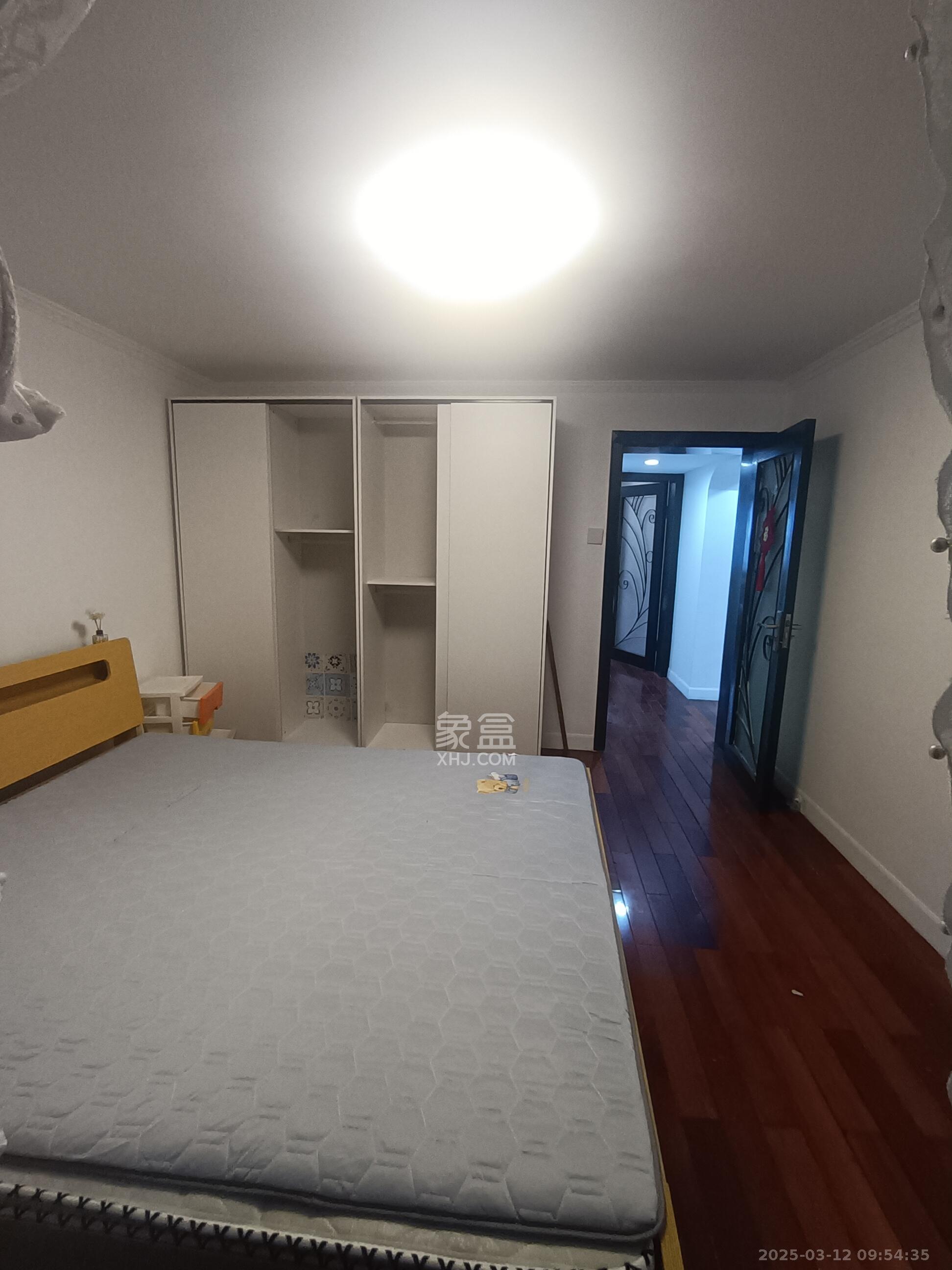 航空母舰 2室1厅1卫 2800.0元/月 航空母舰 2室1厅1卫 2800.0元/月室内图