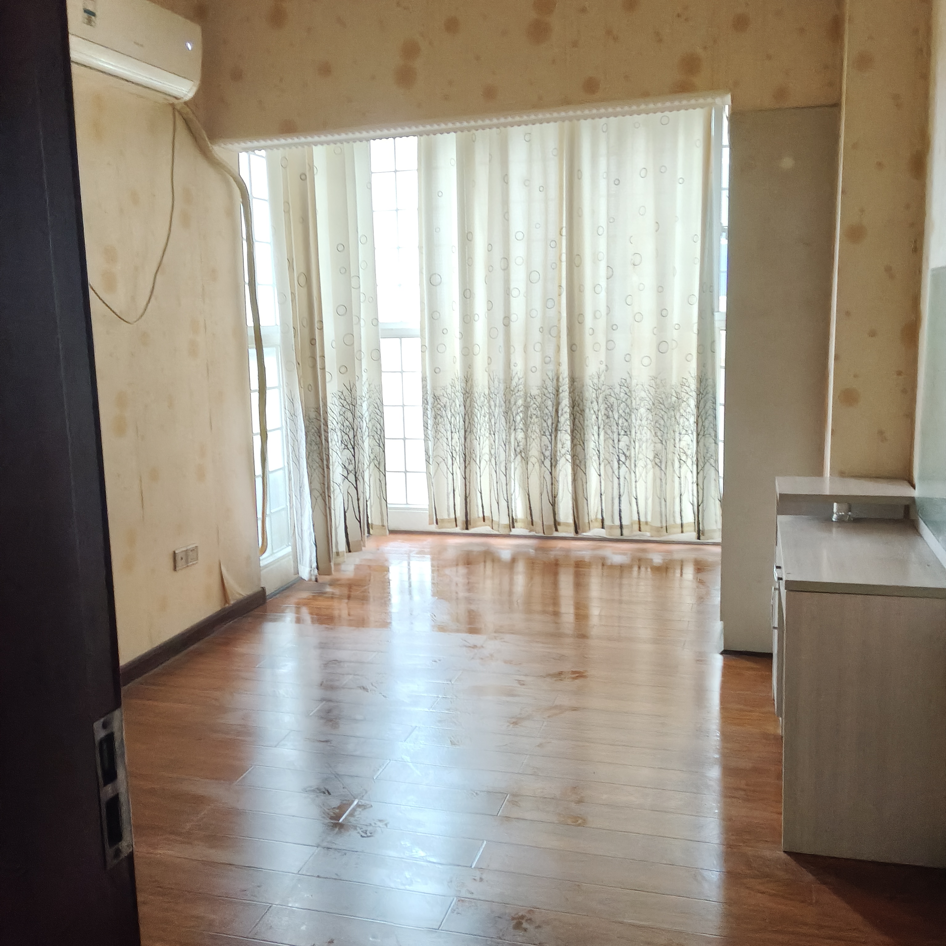 维港十字街  3室2厅2卫    2400.0元/月 维港十字街  3室2厅2卫    2400.0元/月室内图