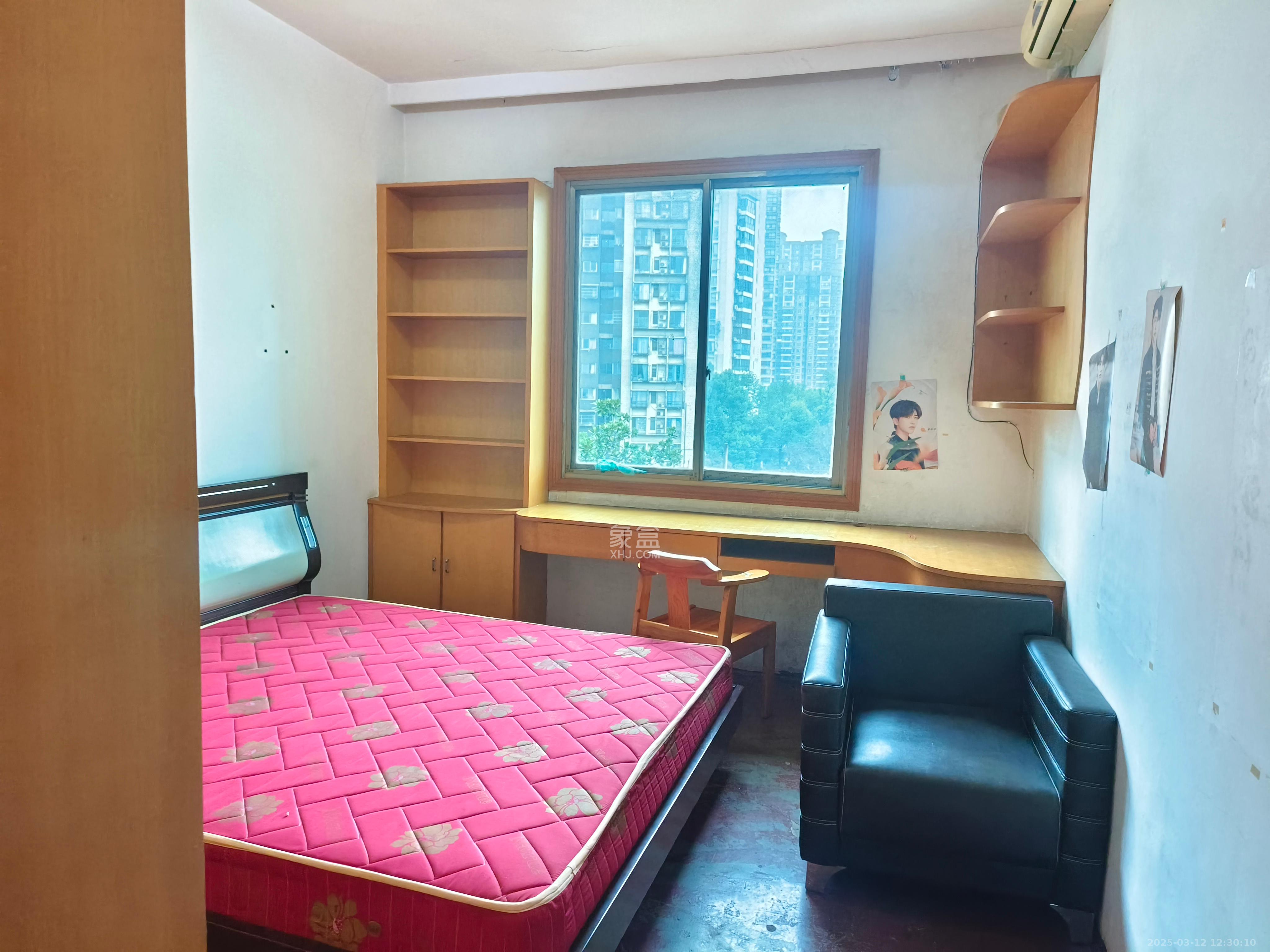 建材储运公司宿舍  2室2厅1卫    1300.0元/月 建材储运公司宿舍  2室2厅1卫    1300.0元/月